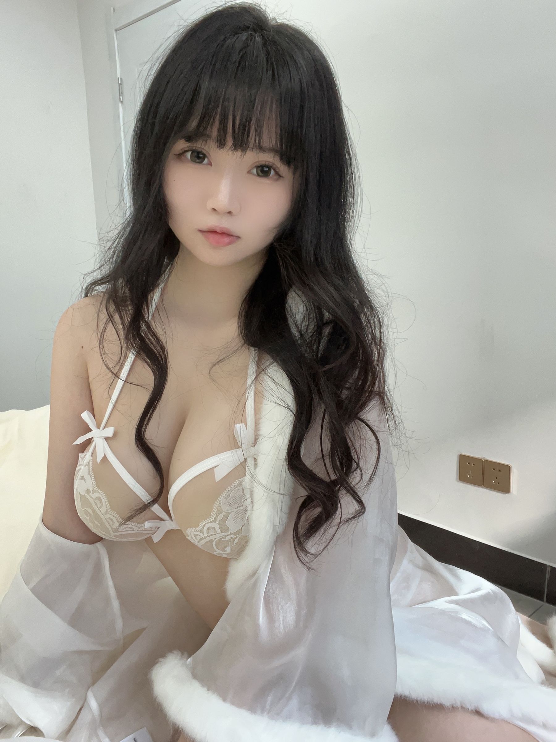 蜜桃少女是依酱呀 – 生日礼 [30P]