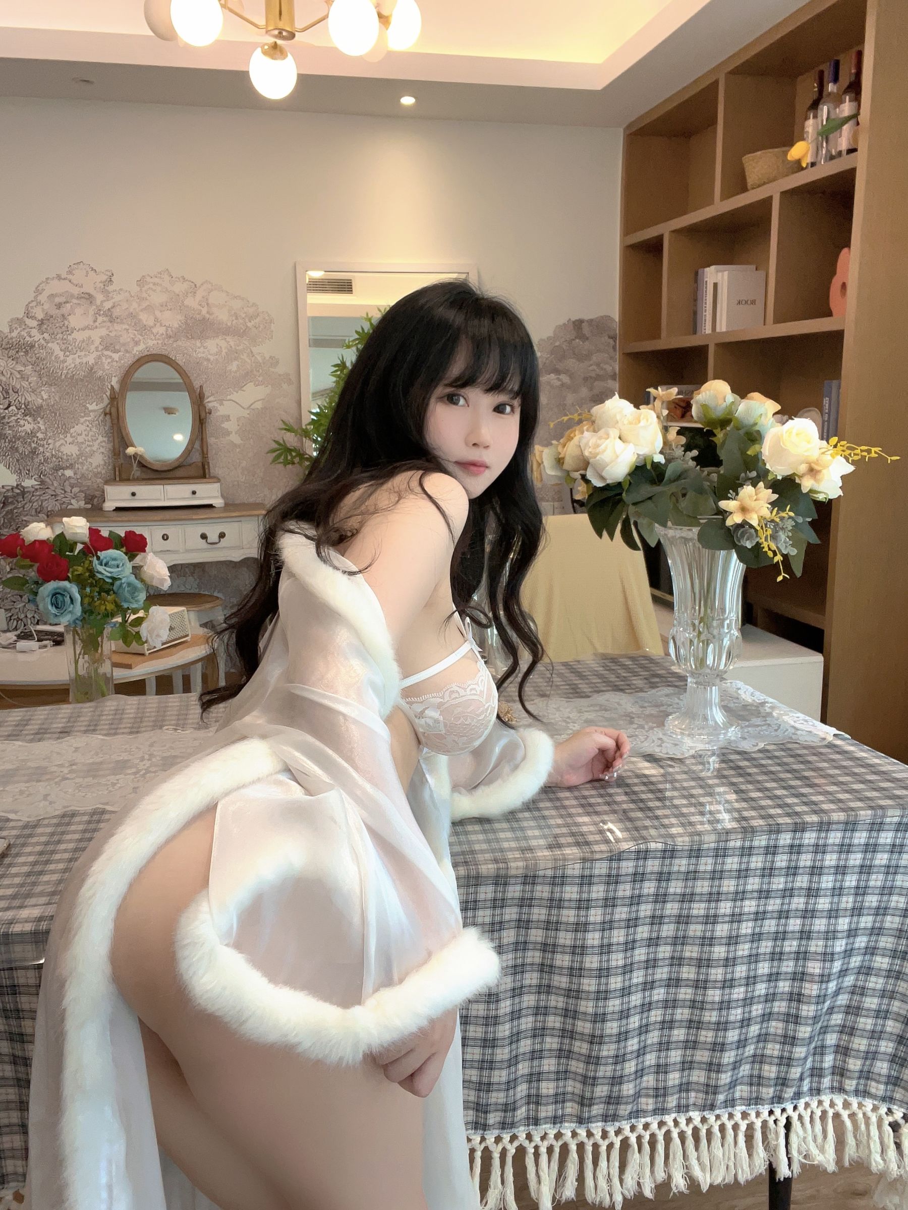 蜜桃少女是依酱呀 – 生日礼 [30P]