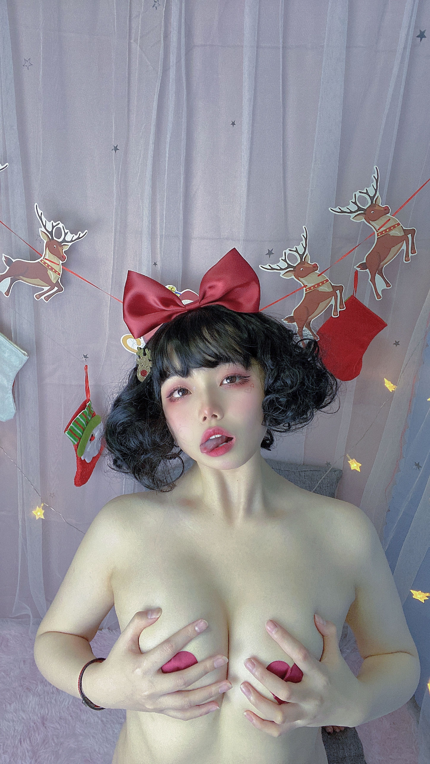 七月喵子 – 迟到的圣诞节 [33P]