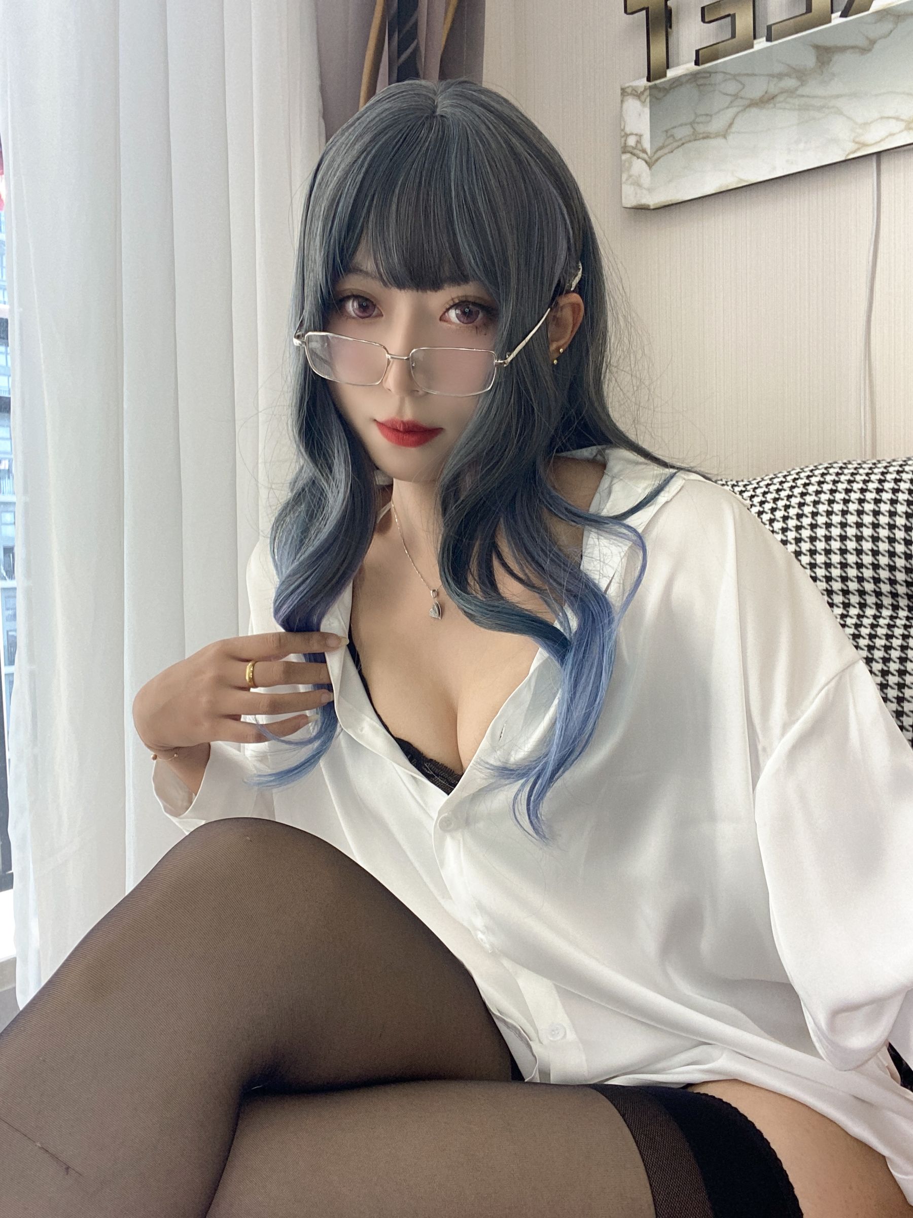 动漫博主Money冷冷 – 白衬衫 [84P]