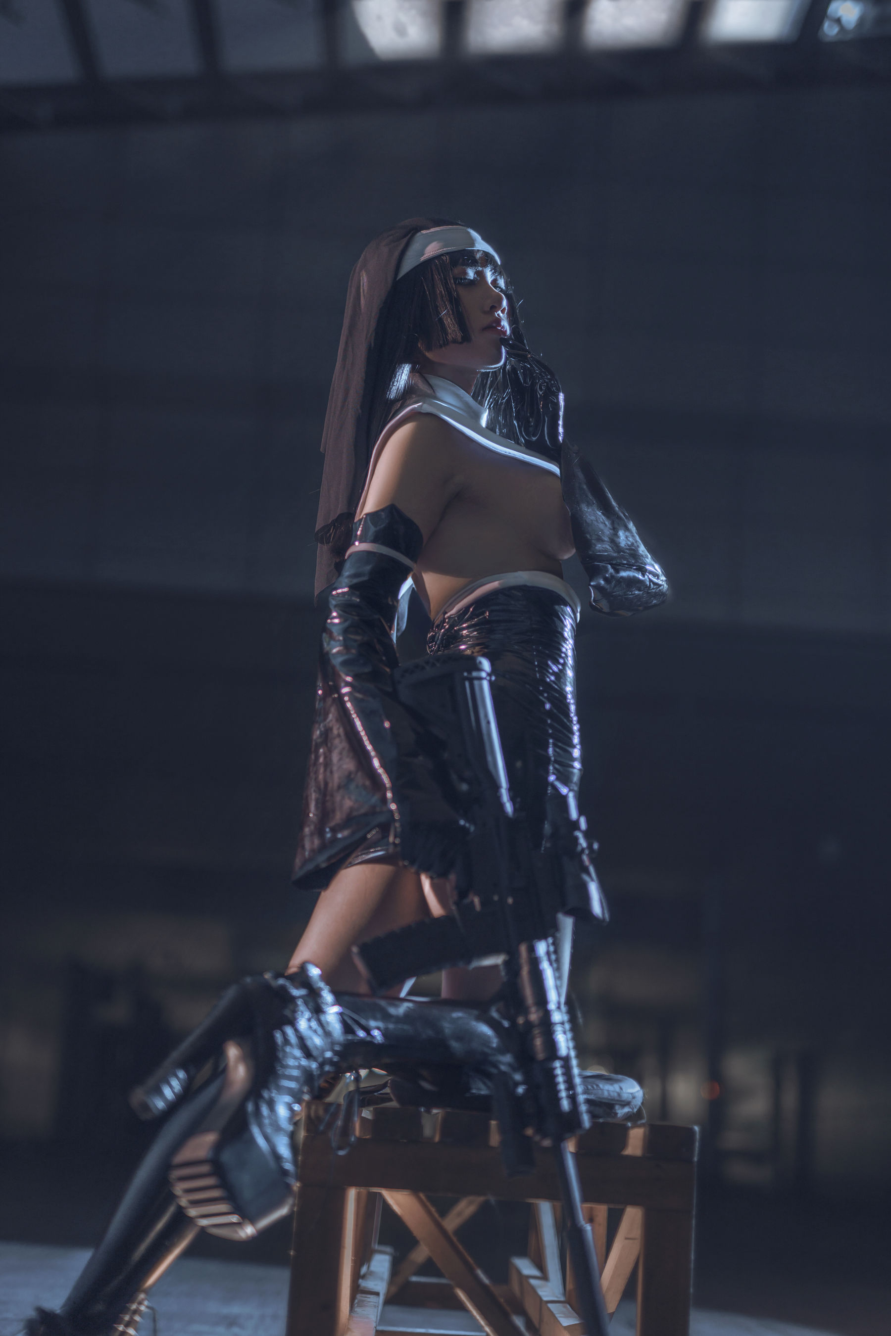 动漫博主uki雨季 – 修女黑胶衣 [12P]