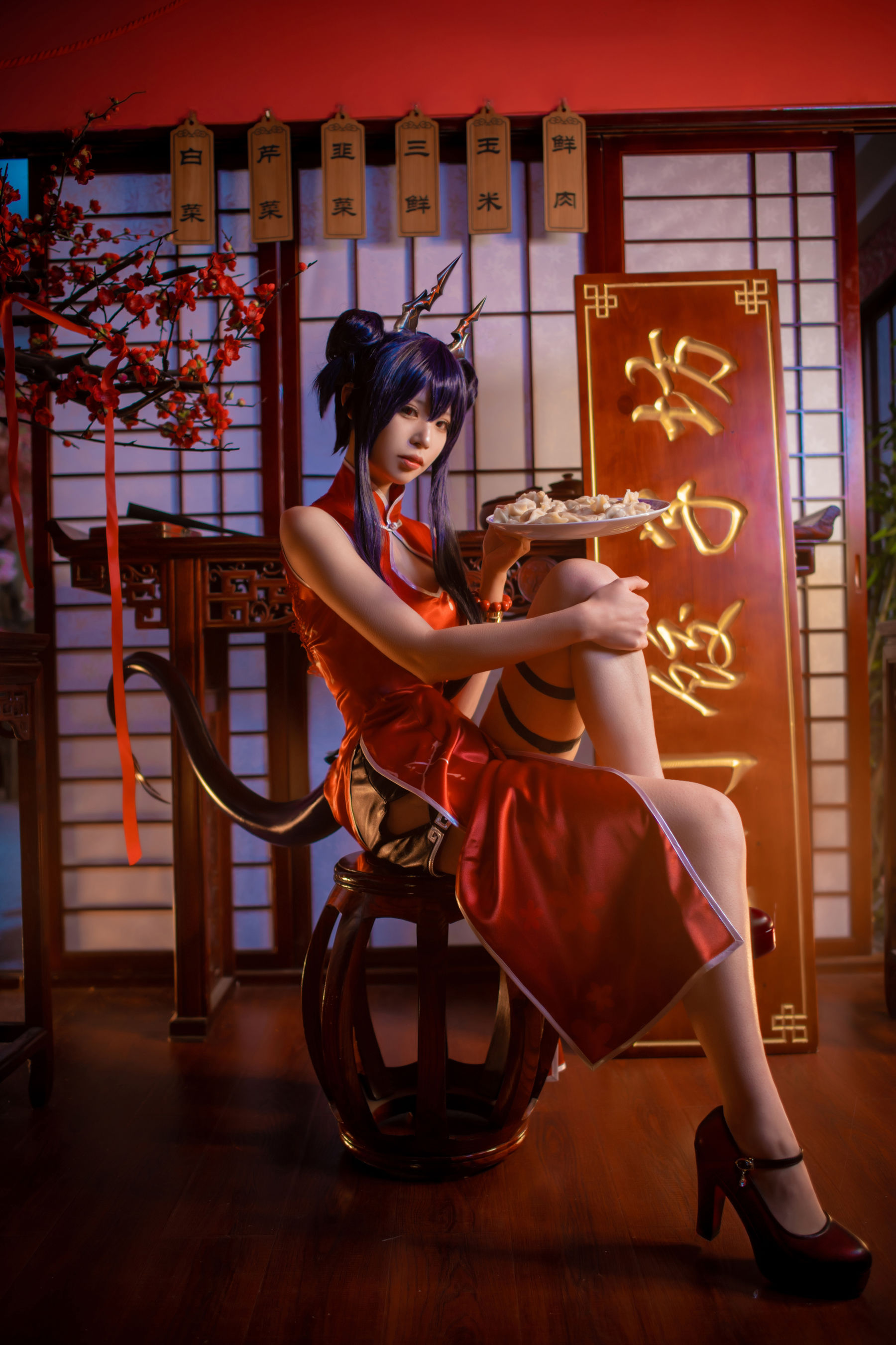 动漫博主爱老师_PhD – 明日方舟 岁红霞 陈cos [16P]