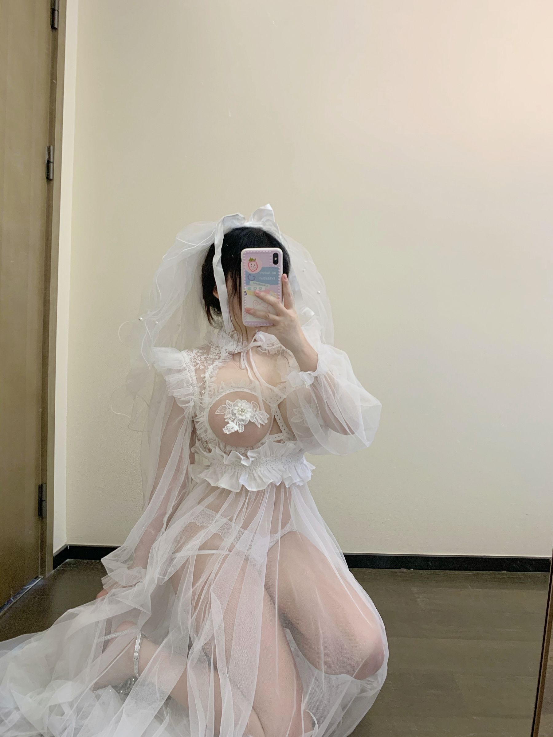 [Cosplay写真] 蜜桃少女是依酱呀 – 花嫁 [40P]