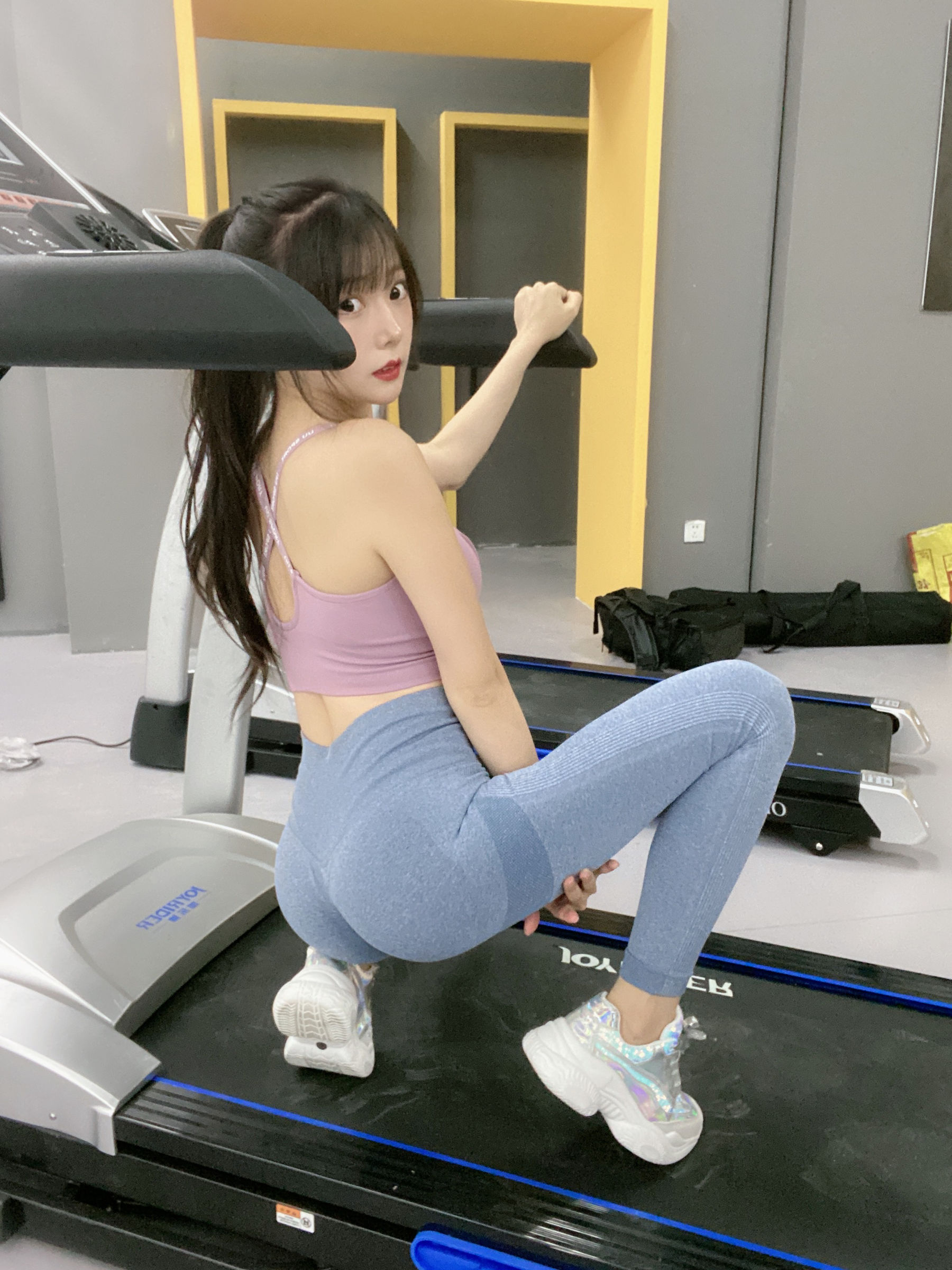 香草喵露露 – 小露乱撞 瑜伽服自拍 [32P]