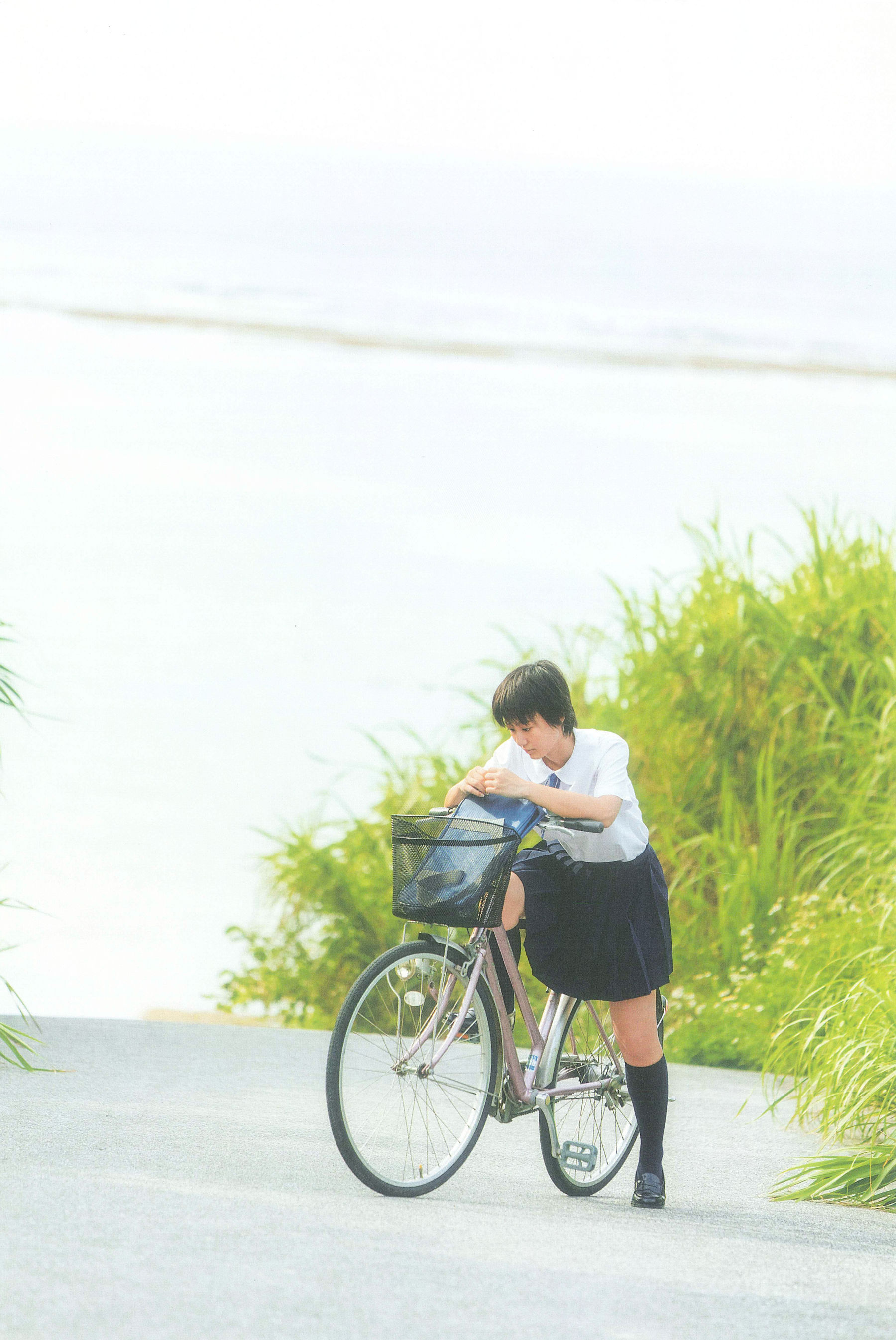 Manami Arai 新井愛瞳『セブンティーンズ@ブルー』1st写真集 [155P]