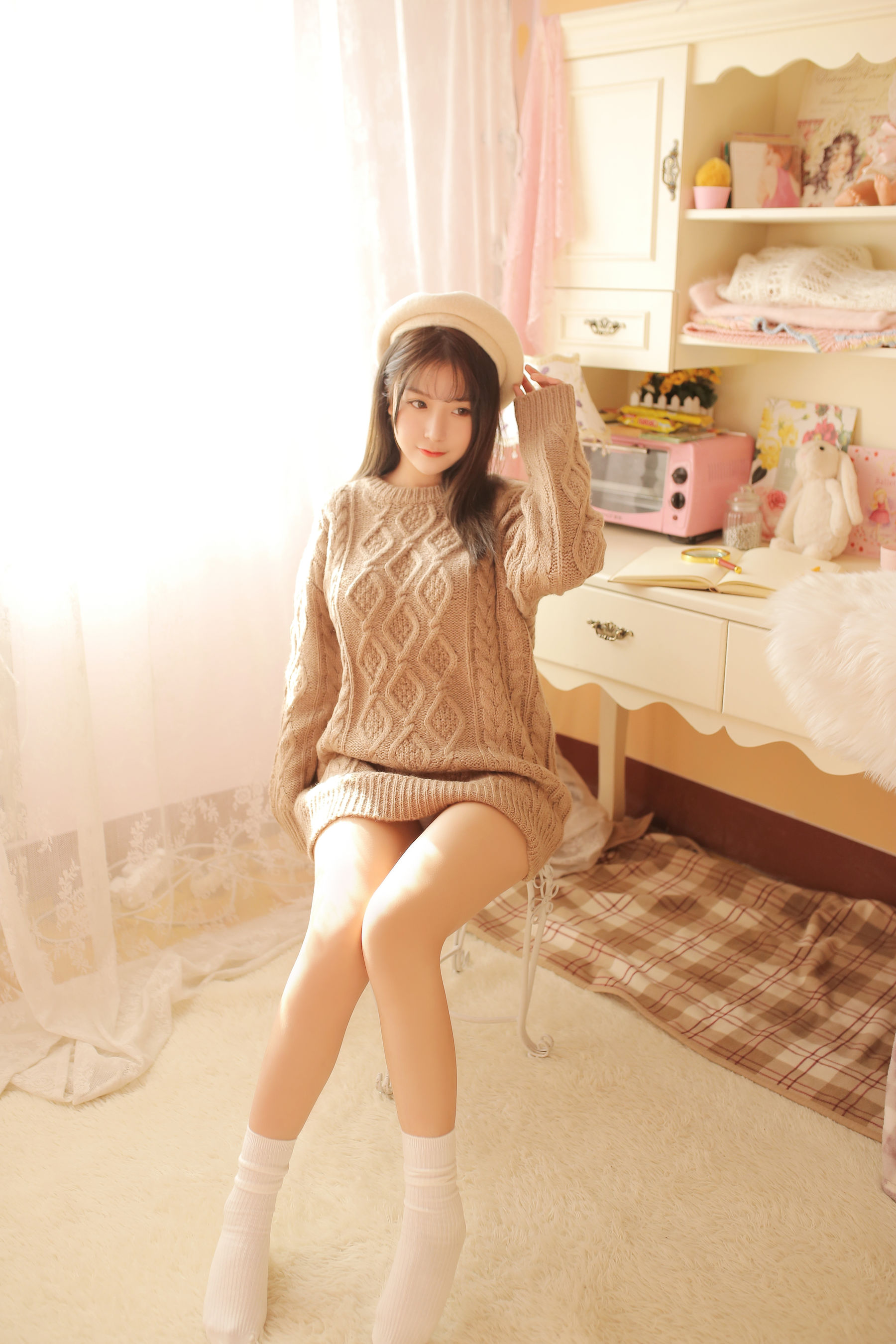 巨乳猫九酱Sakura – 驼色毛衣 [25P]