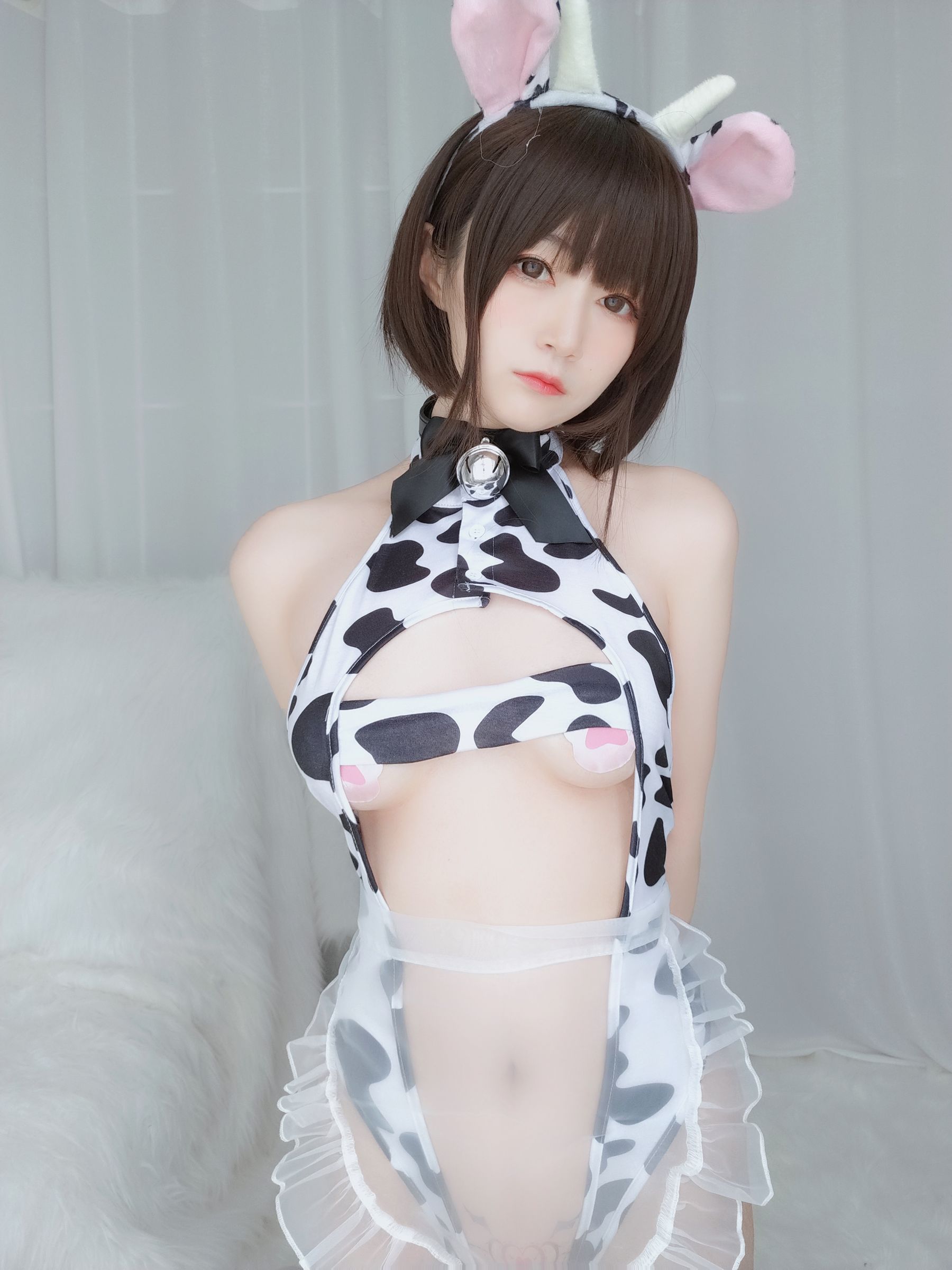 Coser小姐姐白银 – 可爱奶牛 [90P]