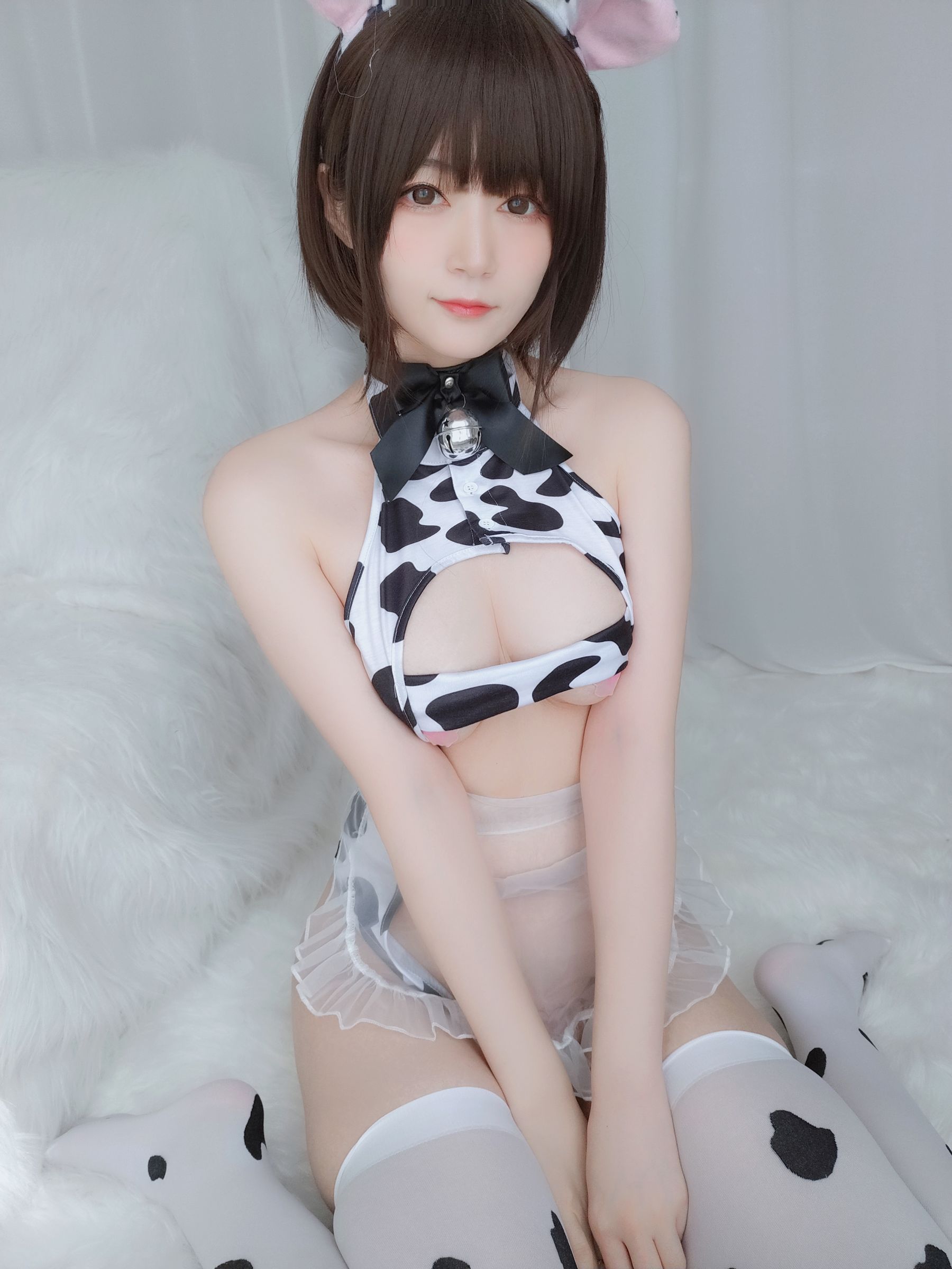 Coser小姐姐白银 – 可爱奶牛 [90P]