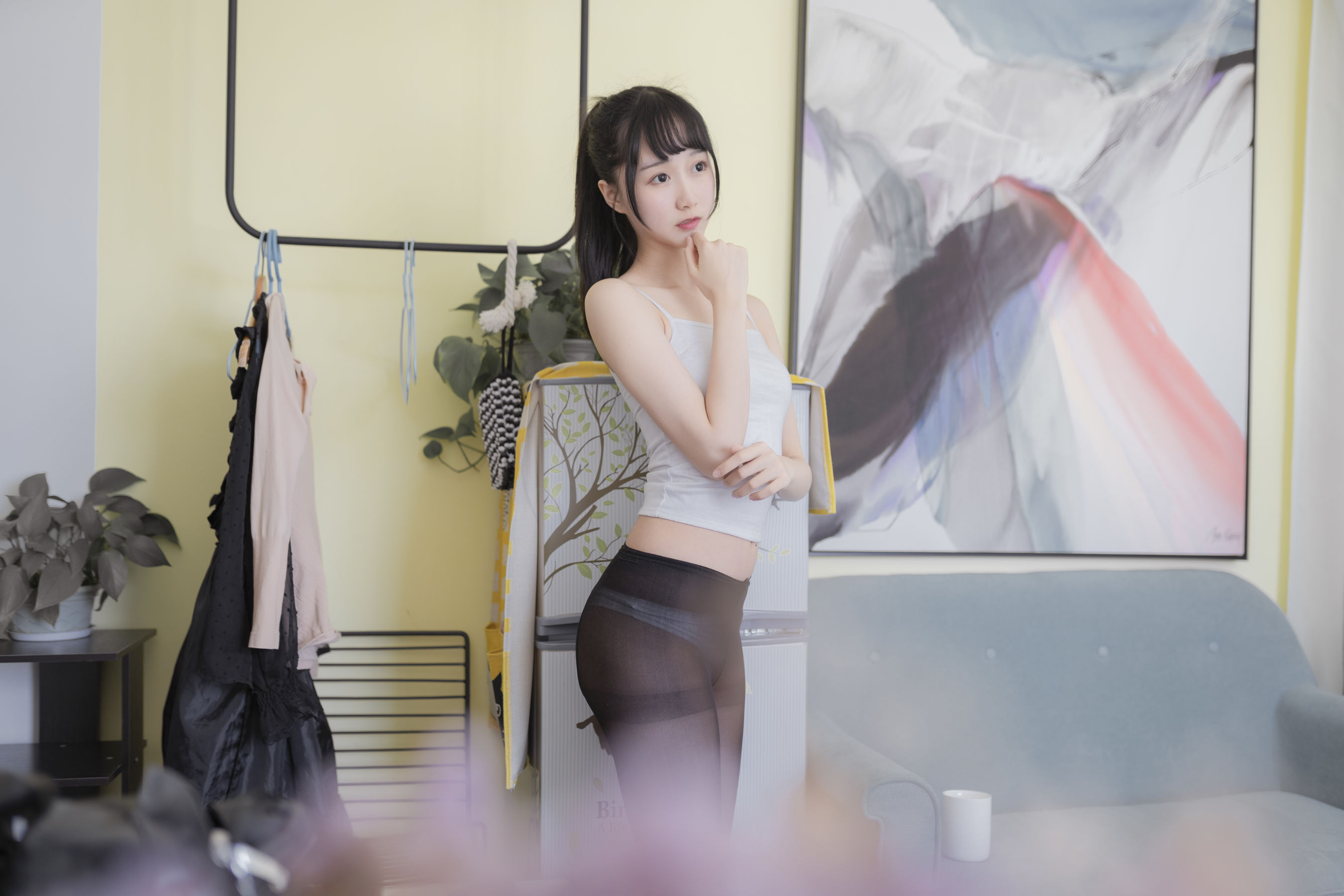 [萝莉COS] 木绵绵OwO – 背心黑丝居家 [40P]