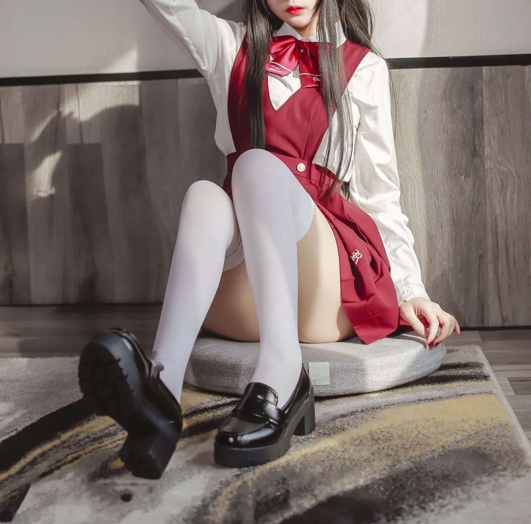 Cosplay日奈娇 – JK少女红裙 [28P]