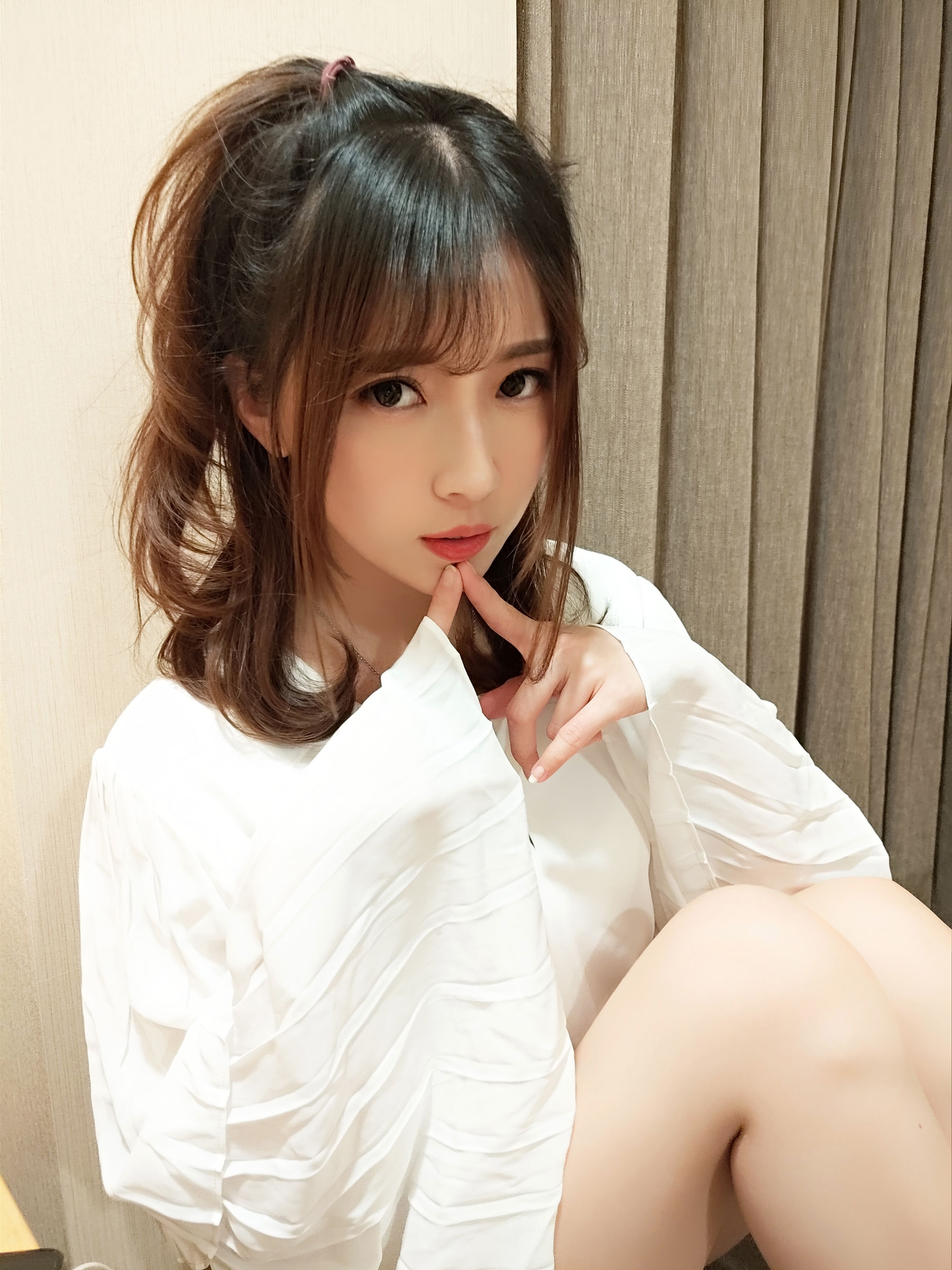 斗鱼主播小女巫露娜 – OL风肤色连裤袜 [40P]