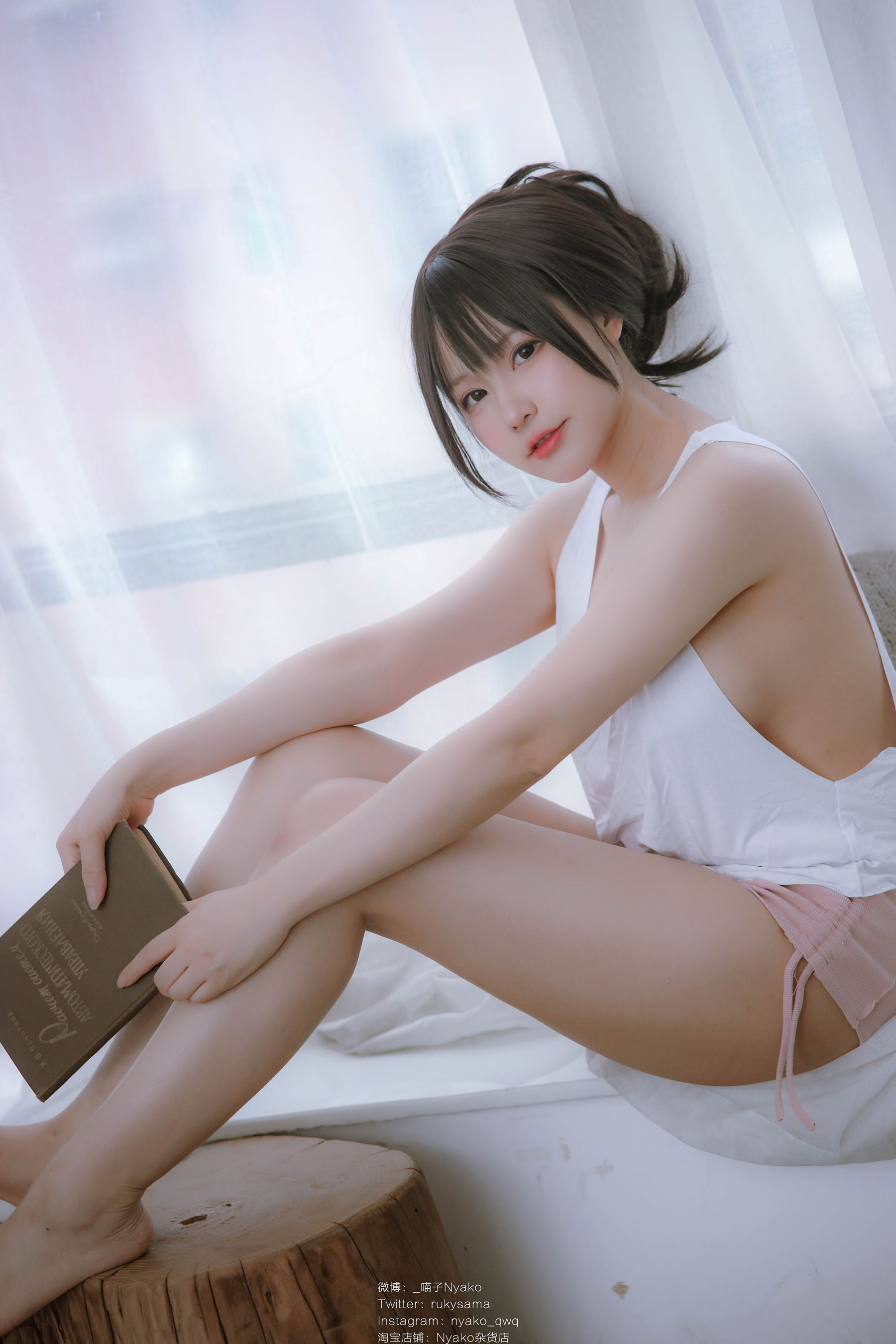 萌妹子Nyako喵子 – 隣のやばいお姉さん 背心 [78P]