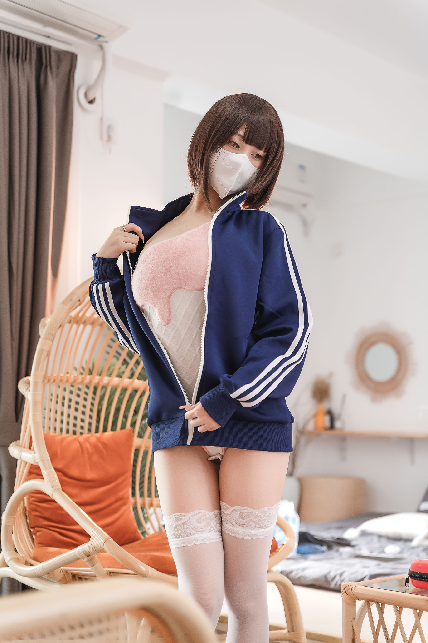 萌系小姐姐蜜汁猫裘 – 草莓圣代 [45P]