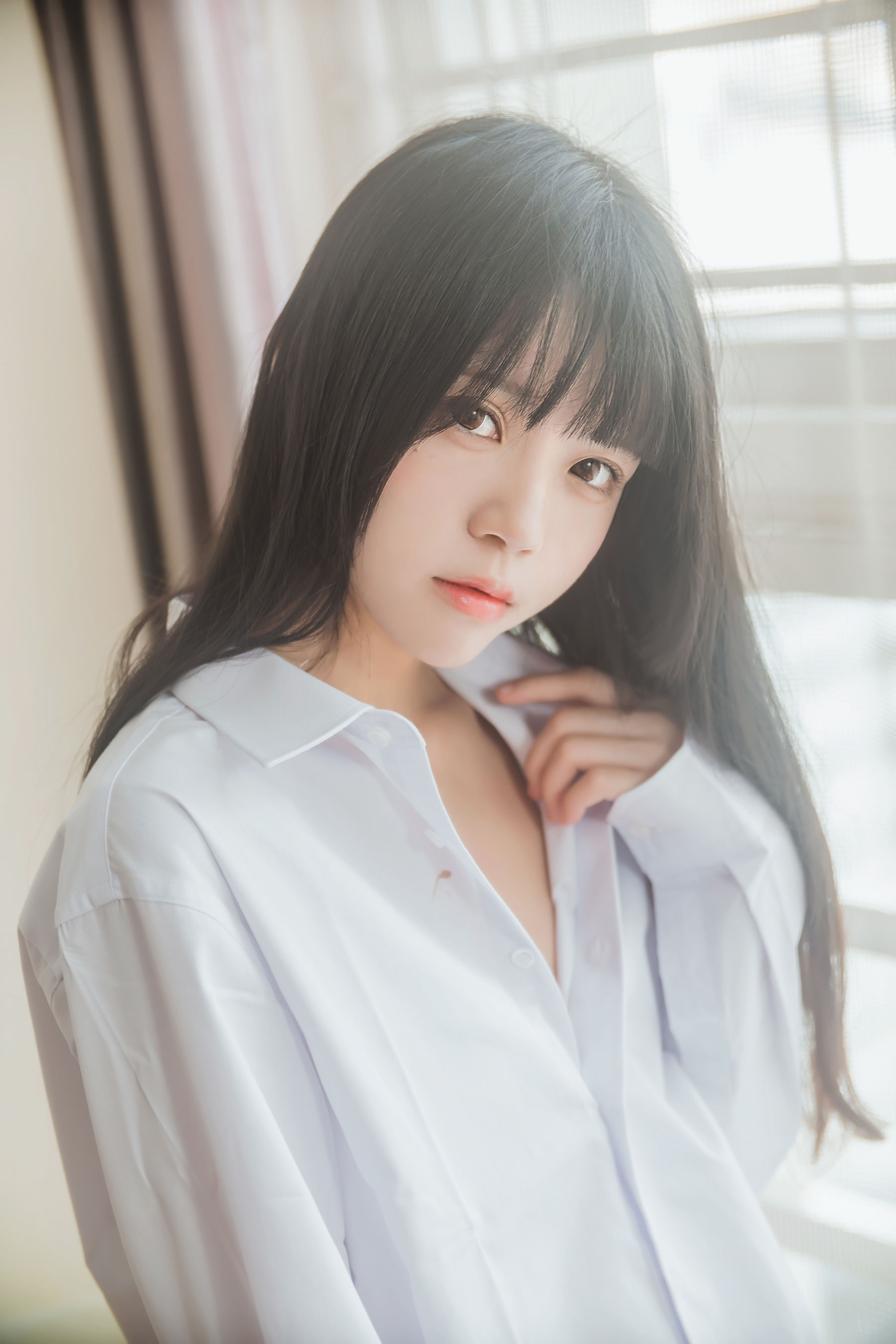 [萝莉COS] 桜桃喵《桜桃未熟 – 白衬衫散发》 [49P]