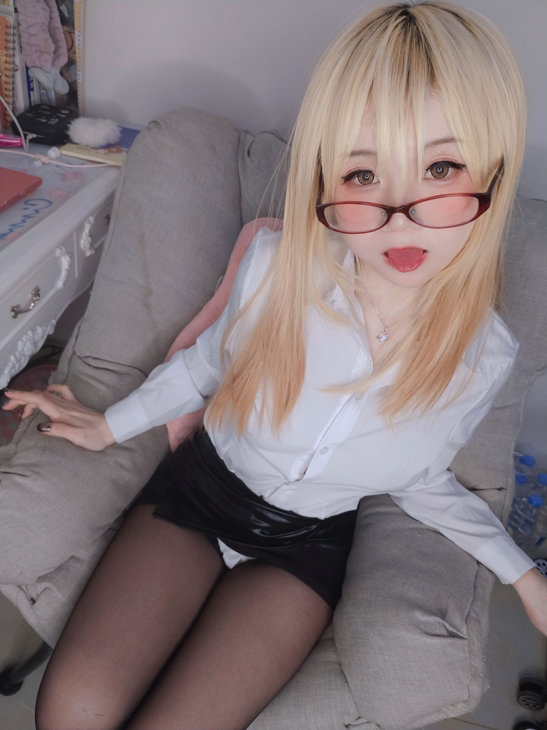 萌妹子Coser摇摇乐yoyo – 在宅勤務の一日 [93P]