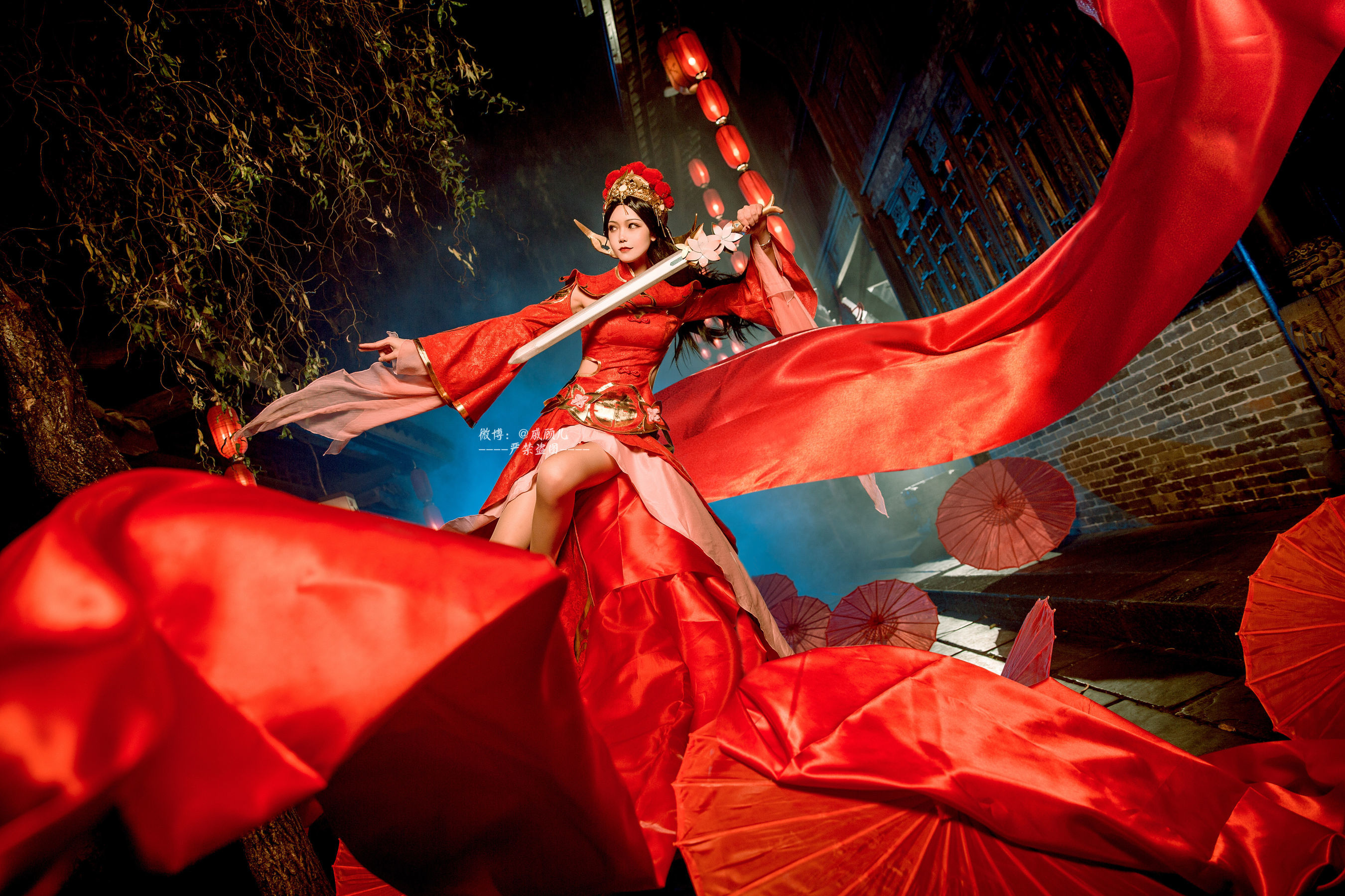 人气coser戚顾儿MIKI 王者荣耀 露娜一生所爱 [14P]