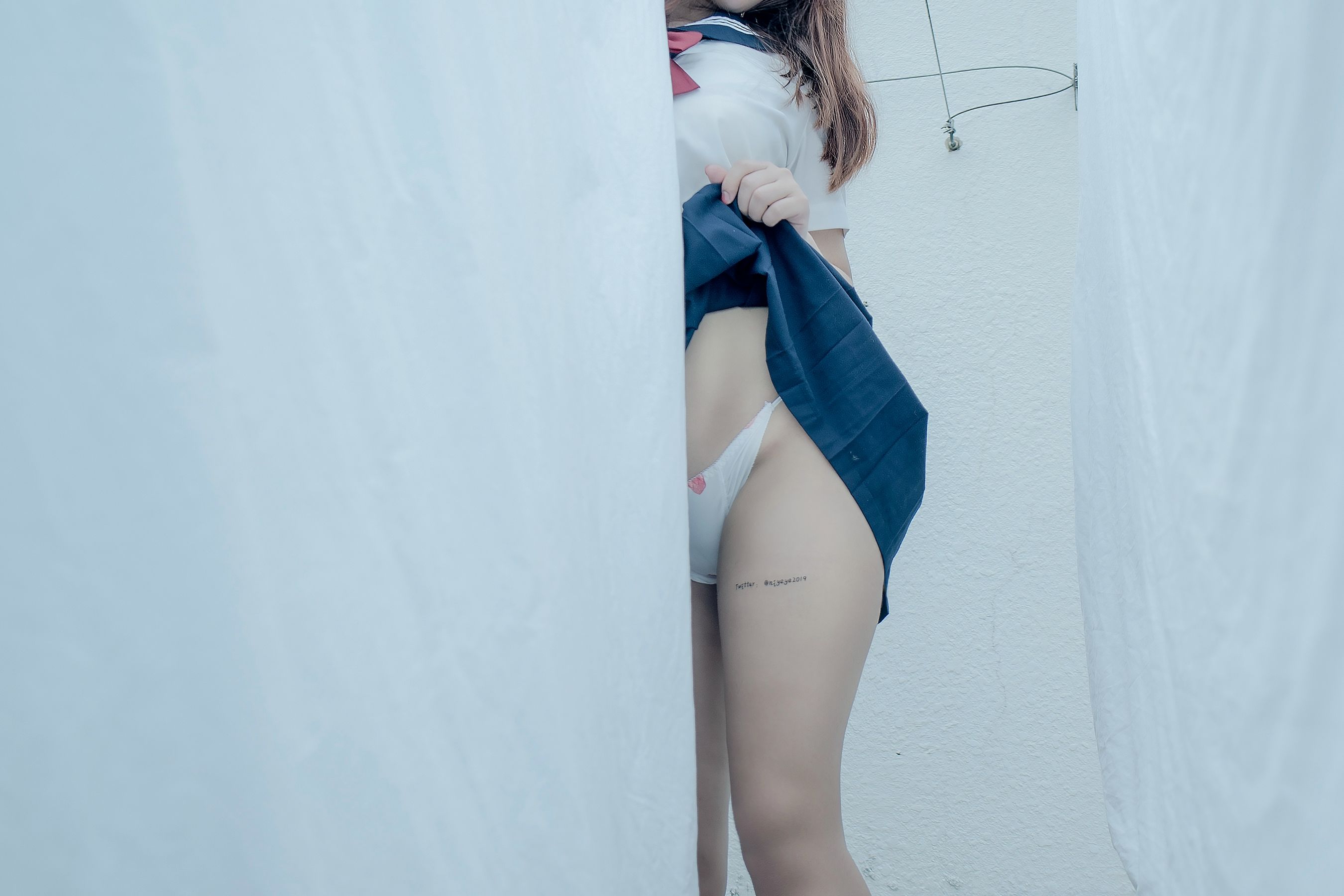 萌系小姐姐-白烨- – 天台 [48P]