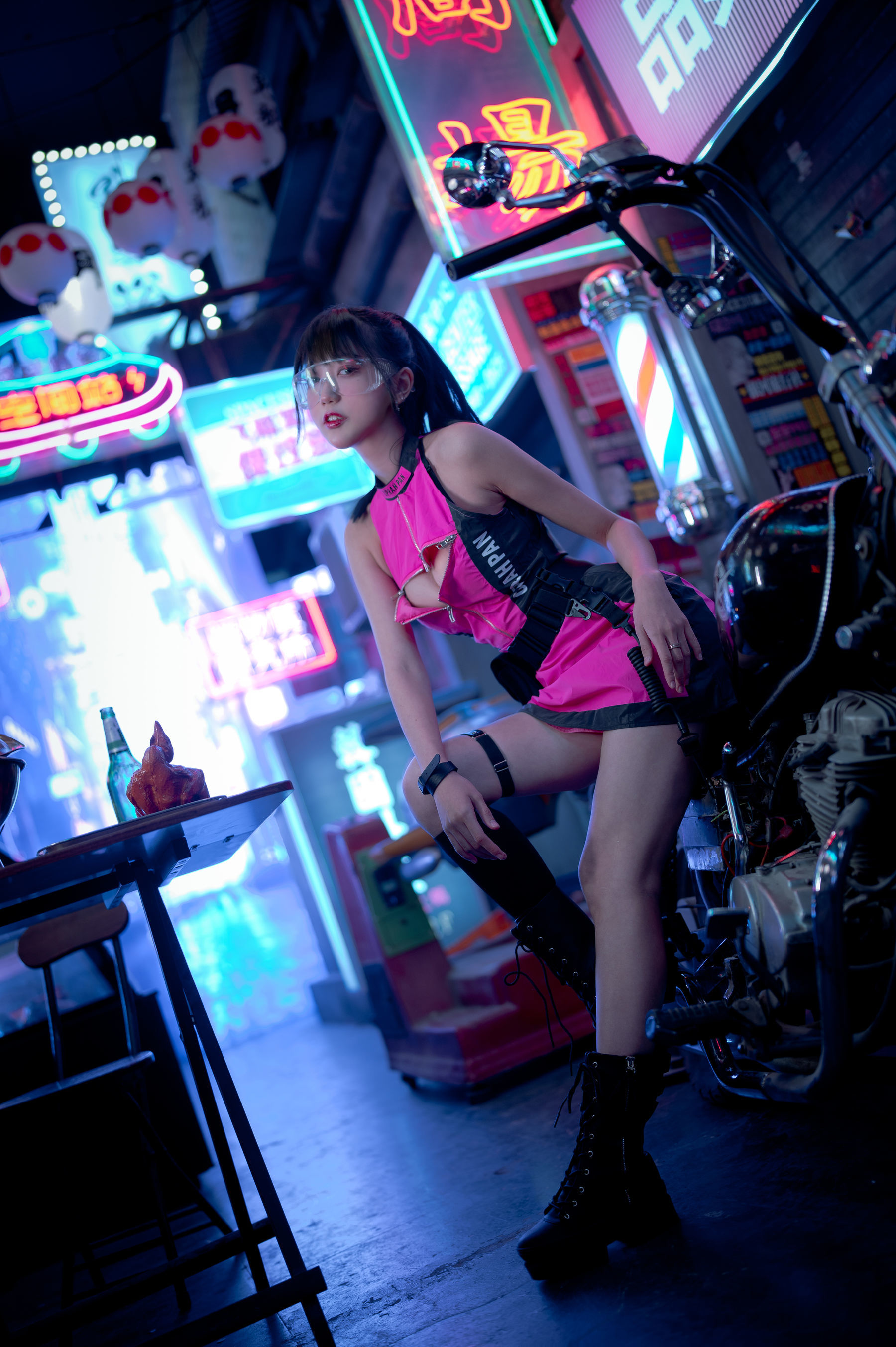 周叽是可爱兔兔 – 银河社区 1 [20P]