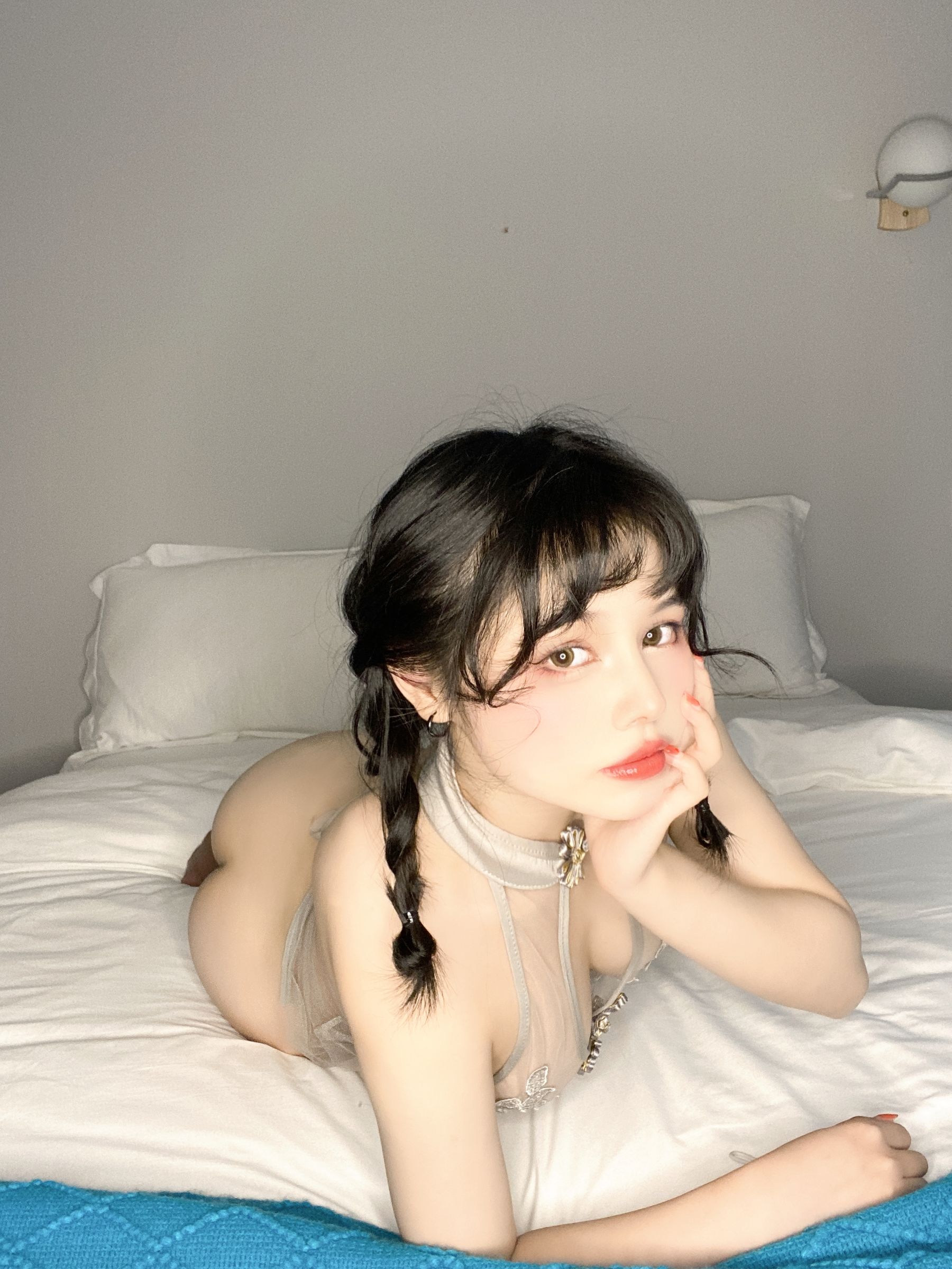 七月喵子 – 透明灰撕袜 [45P]