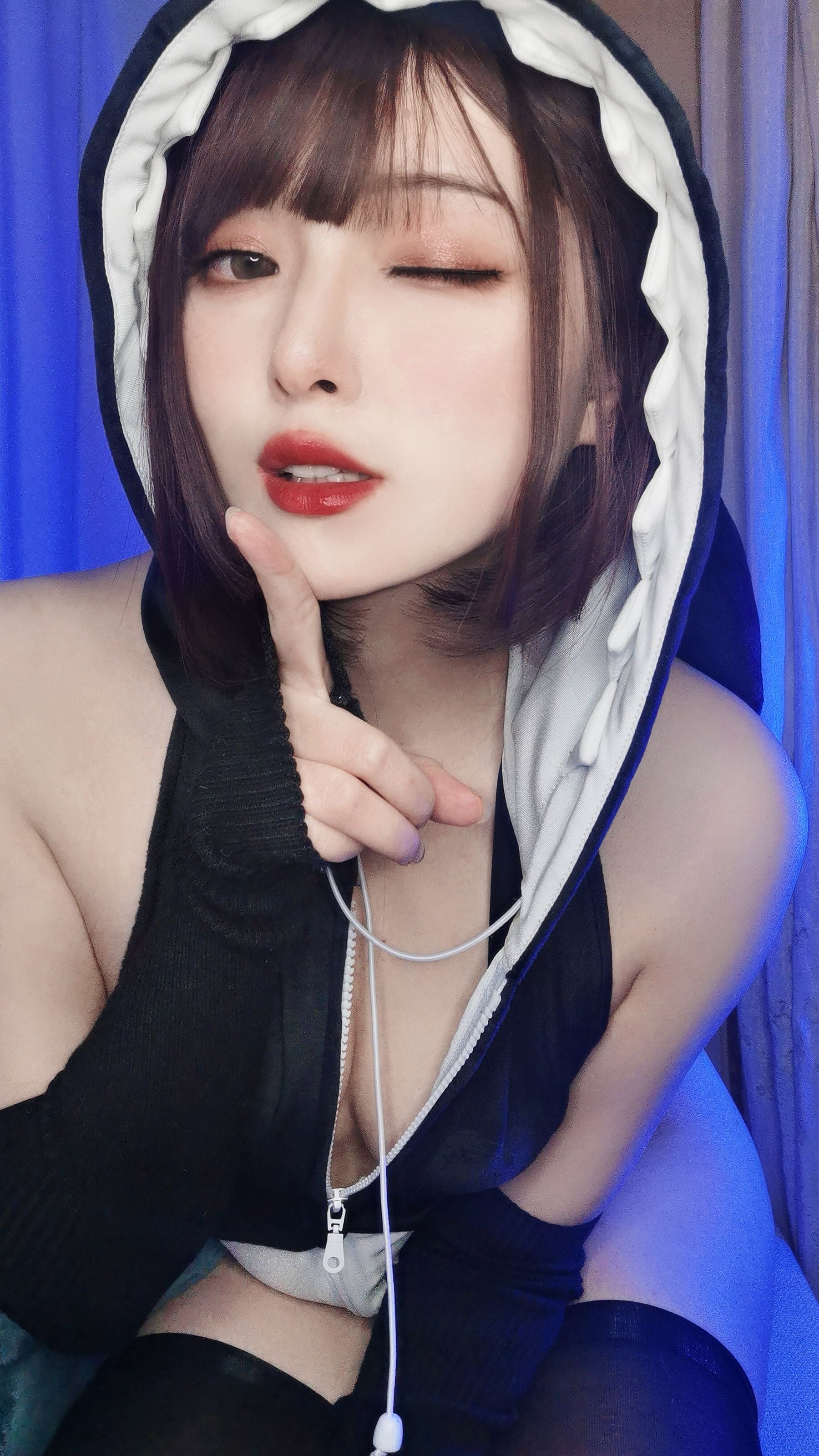 Natsuko夏夏子 – 虎鲸 自摄 [25P]