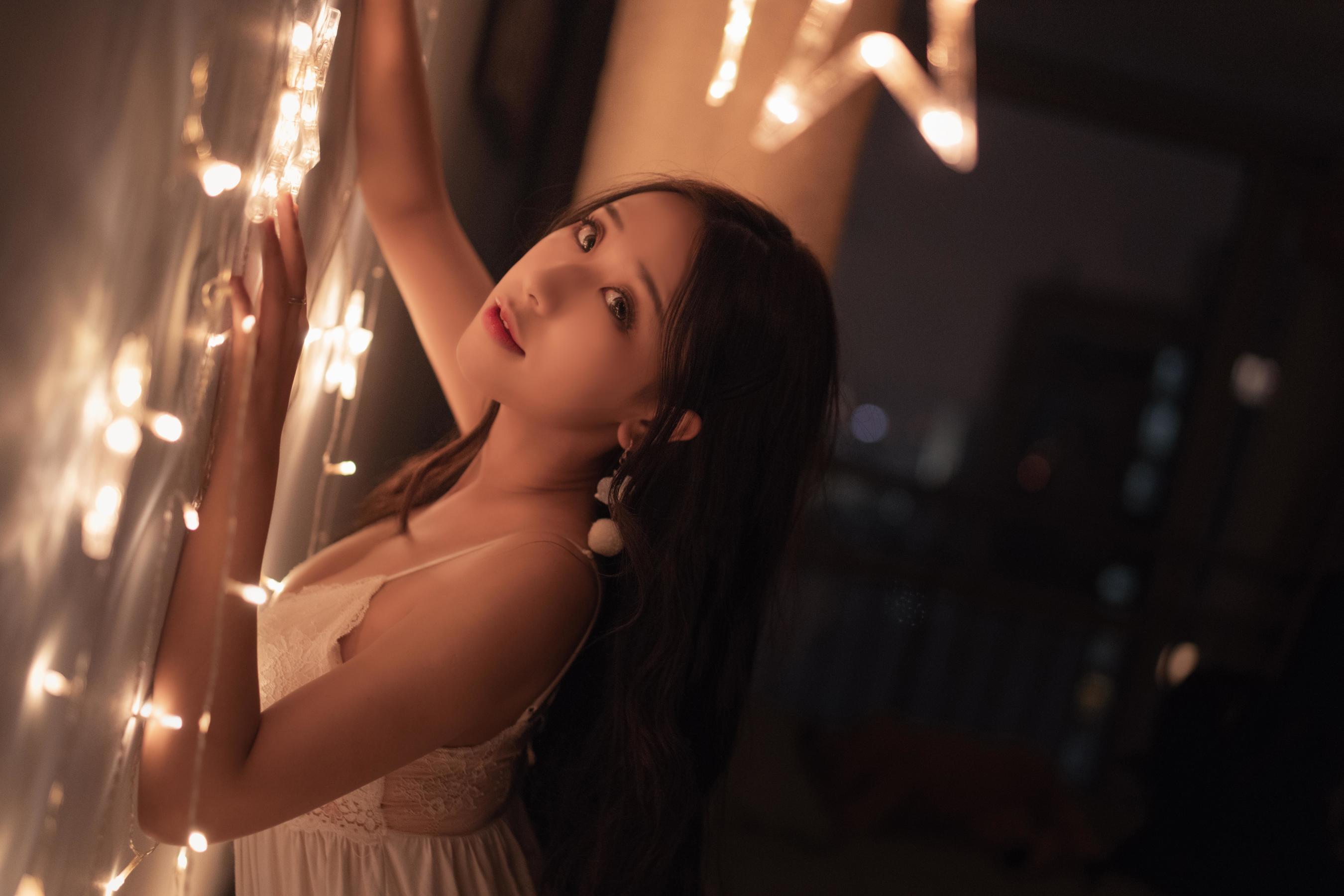 动漫博主穆零Mu0 – 灯下睡衣 [16P]