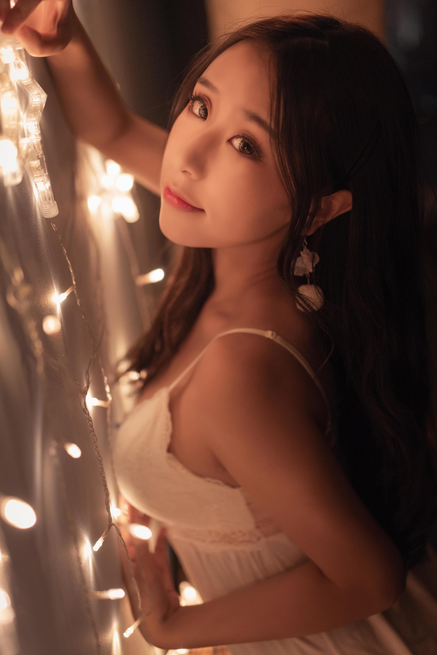 动漫博主穆零Mu0 – 灯下睡衣 [16P]