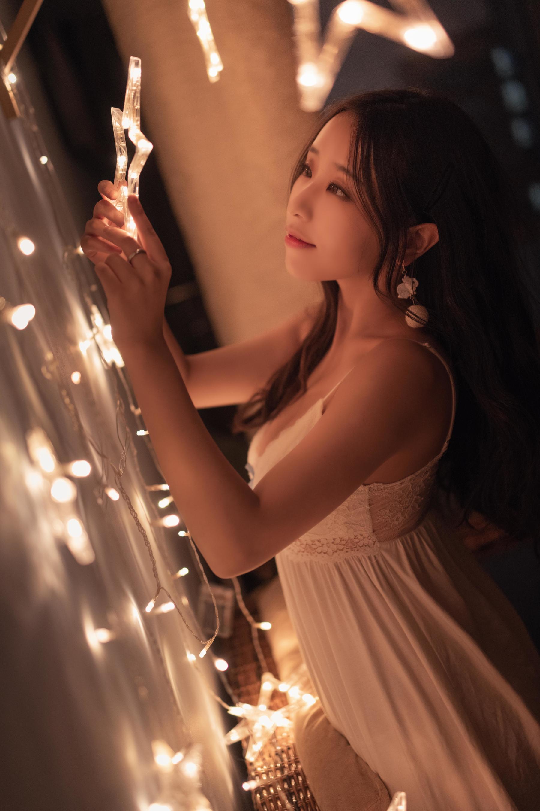 动漫博主穆零Mu0 – 灯下睡衣 [16P]