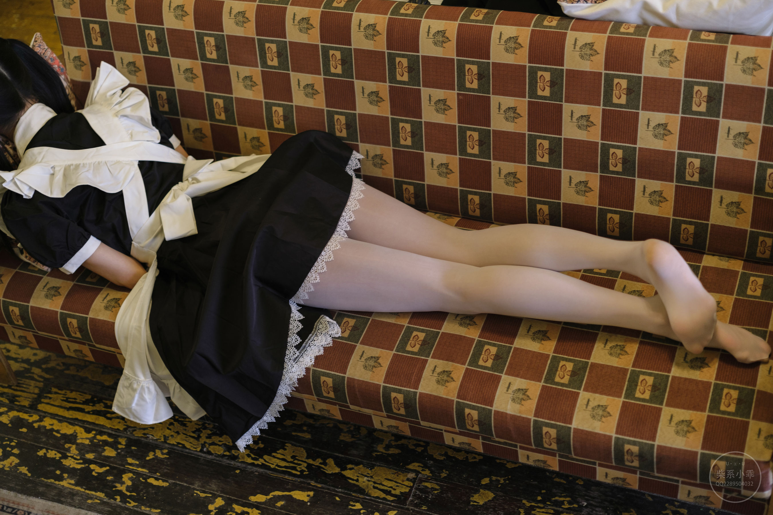 柴系小乖(稚乖画册) – 夜夜白丝女仆 [100P]