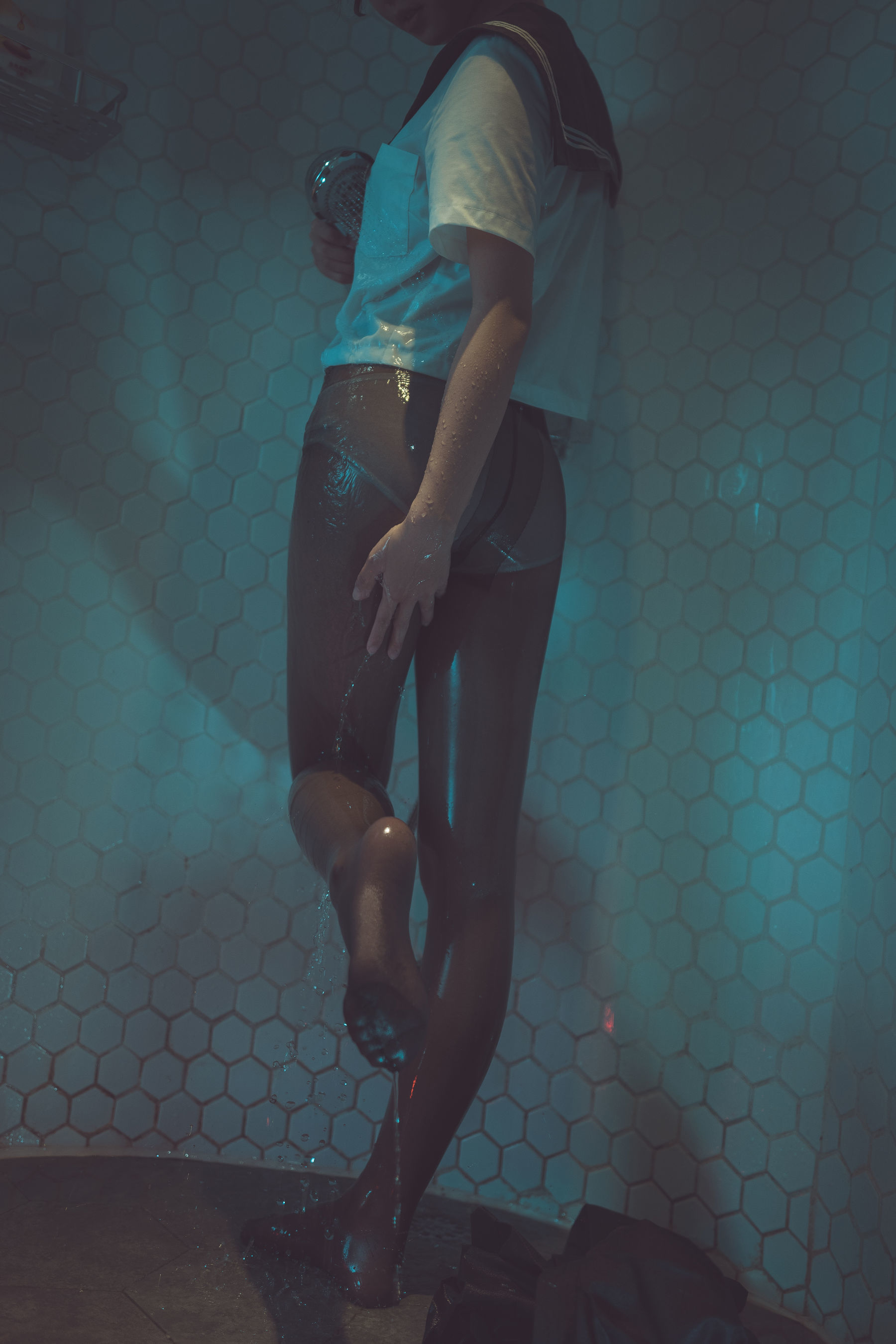 [萝莉COS] 面饼仙儿 – 脑内少女 浴缸黑丝 [21P]