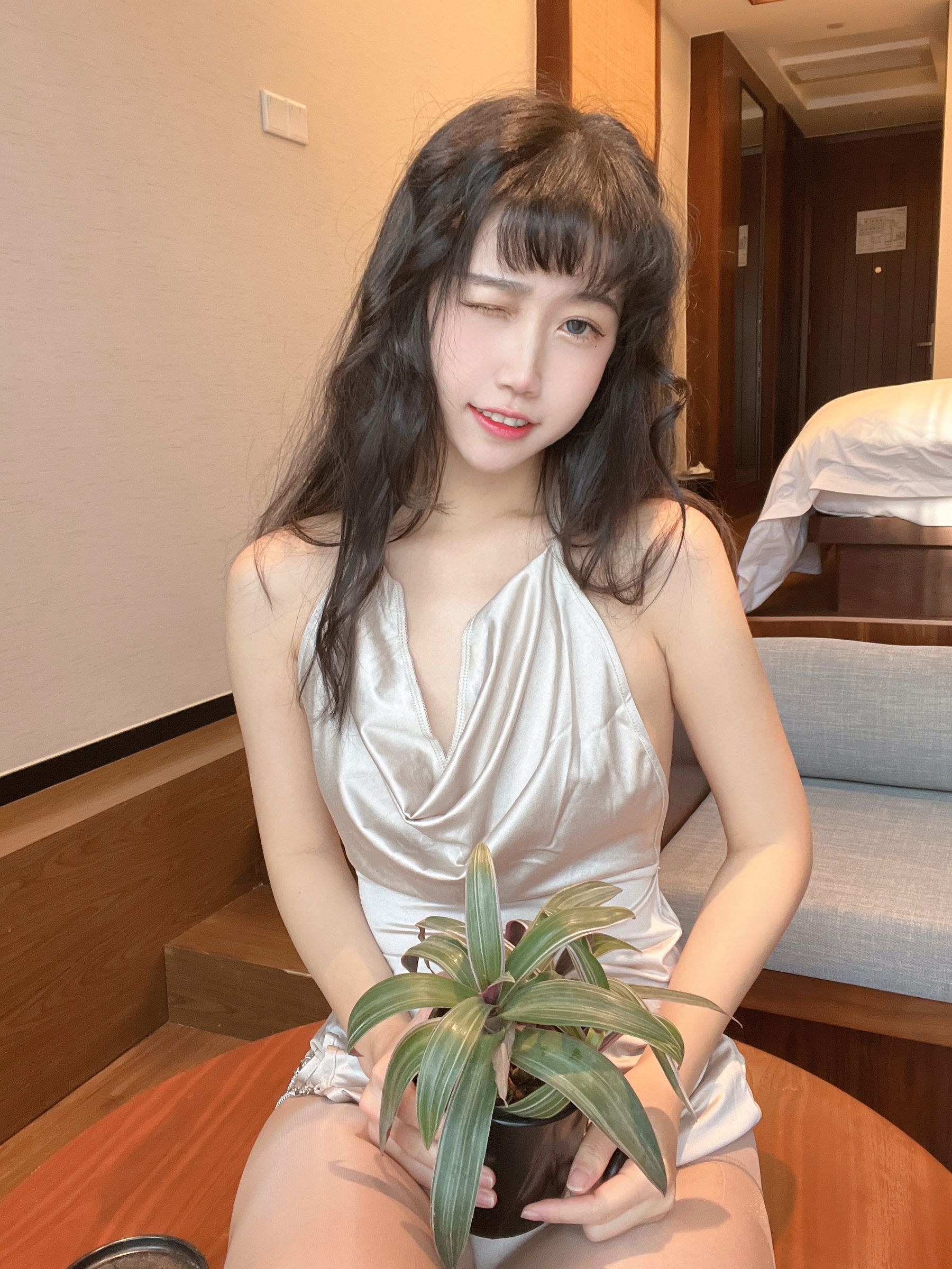 微博人气Coser不呆猫 – 浴室人妻 [42P]