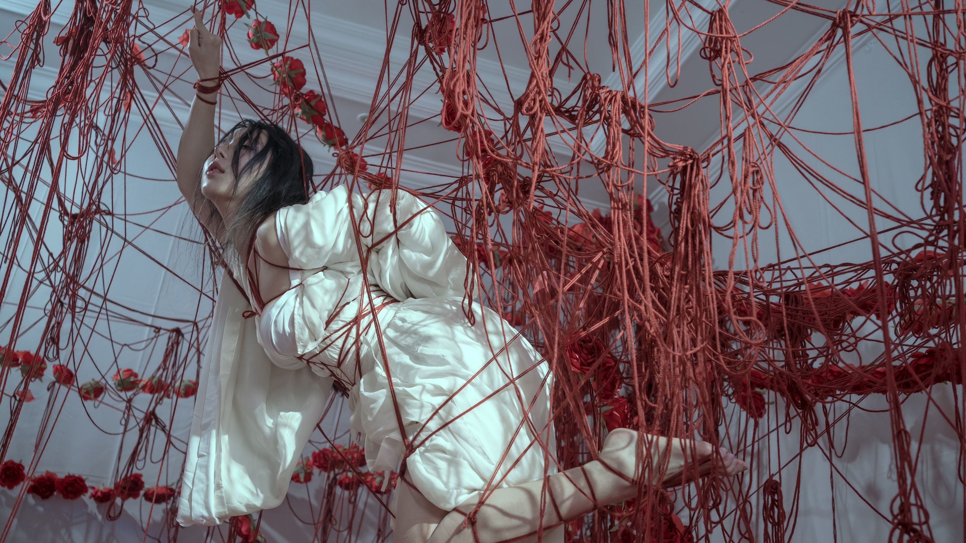 云溪溪 – 奶桃 囚鸟 [64P]