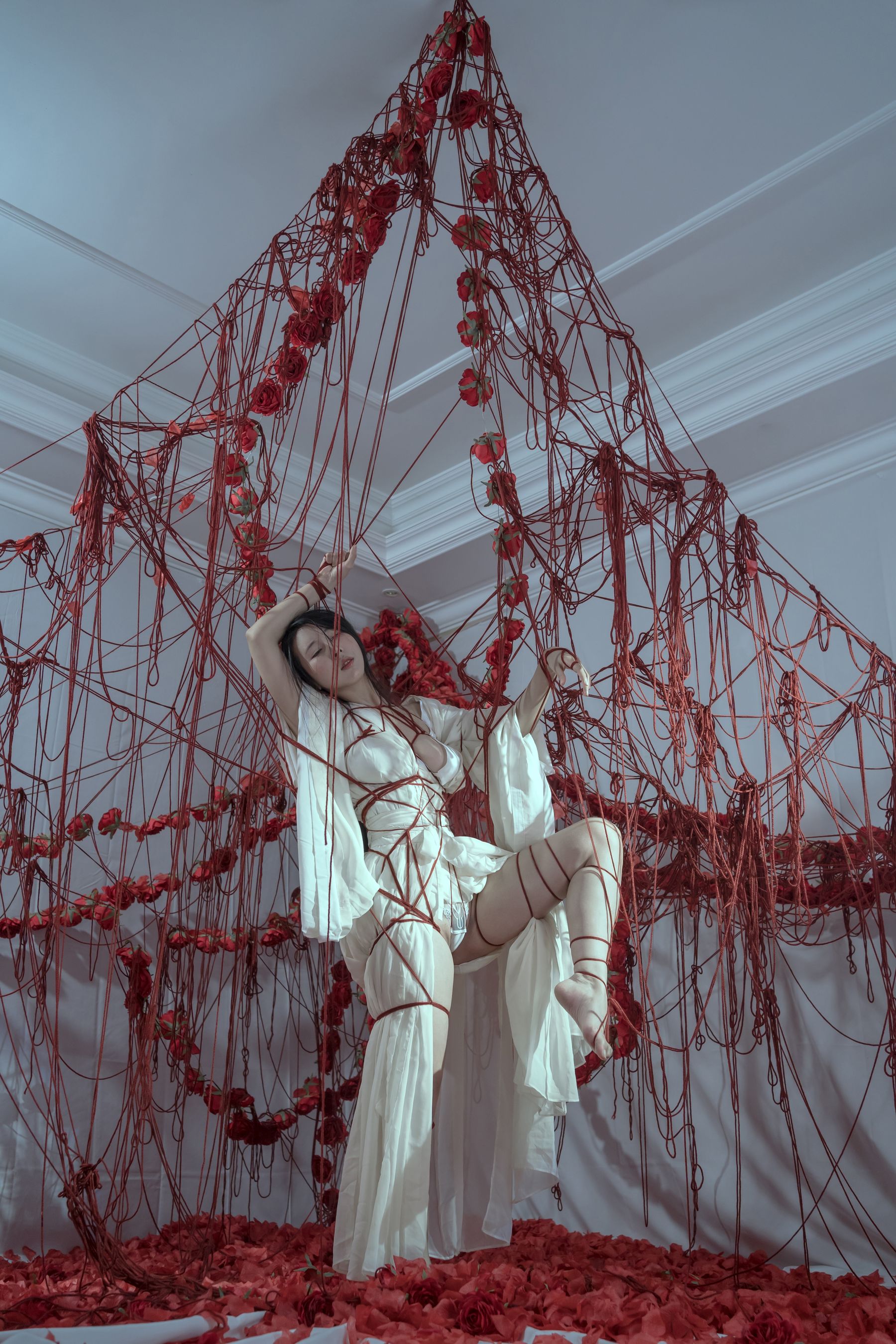 云溪溪 – 奶桃 囚鸟 [64P]