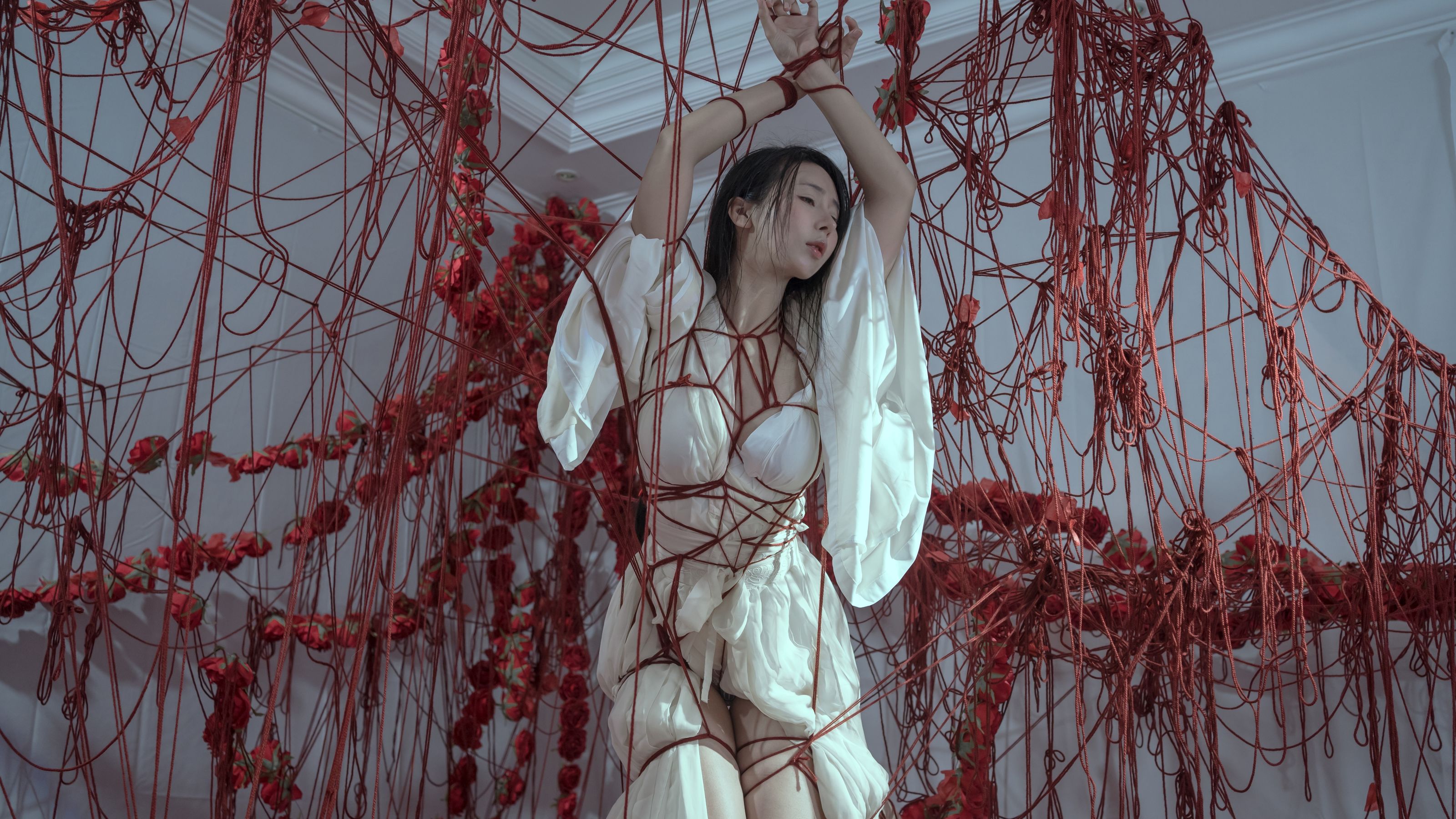 云溪溪 – 奶桃 囚鸟 [64P]