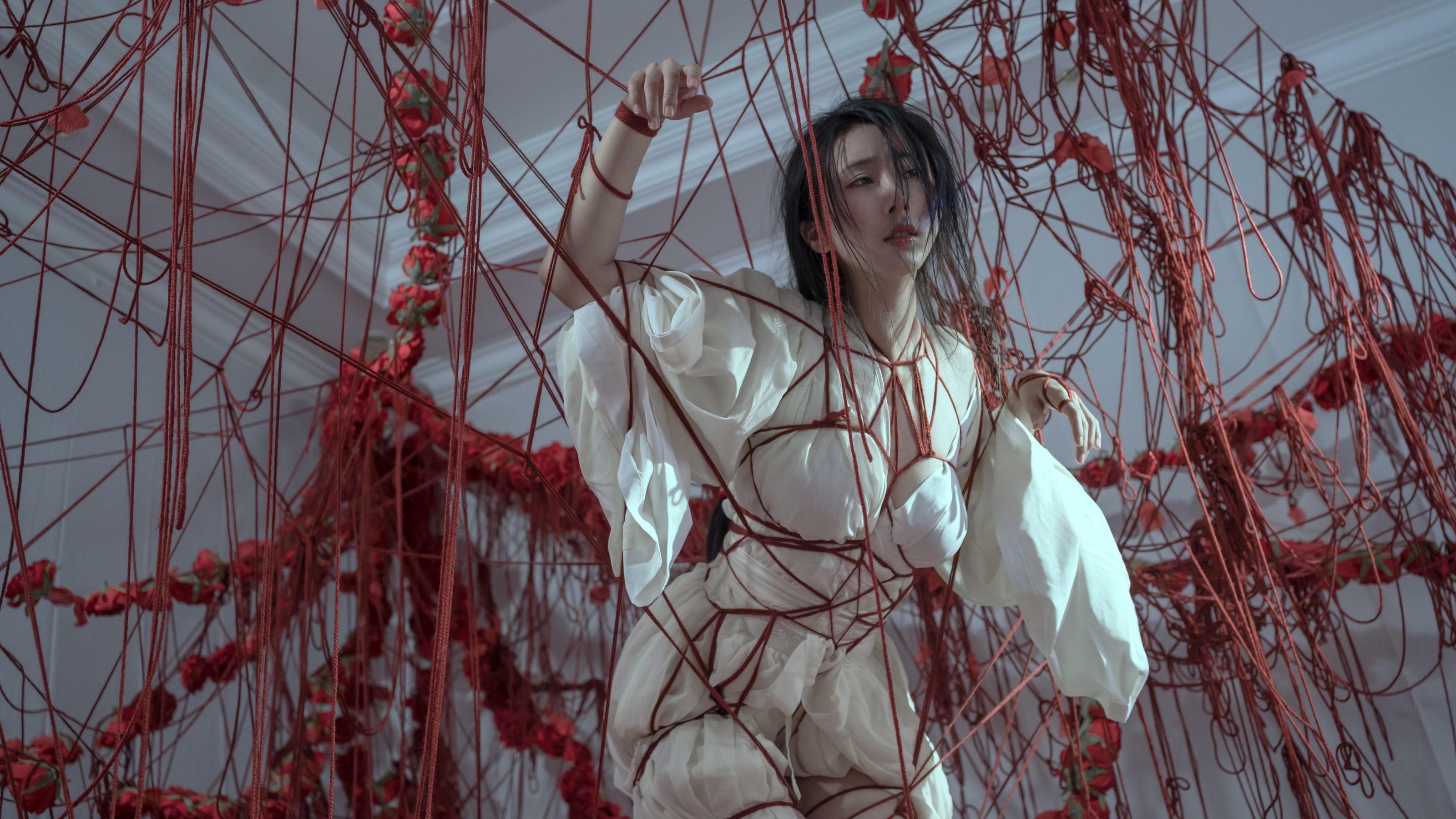 云溪溪 – 奶桃 囚鸟 [64P]