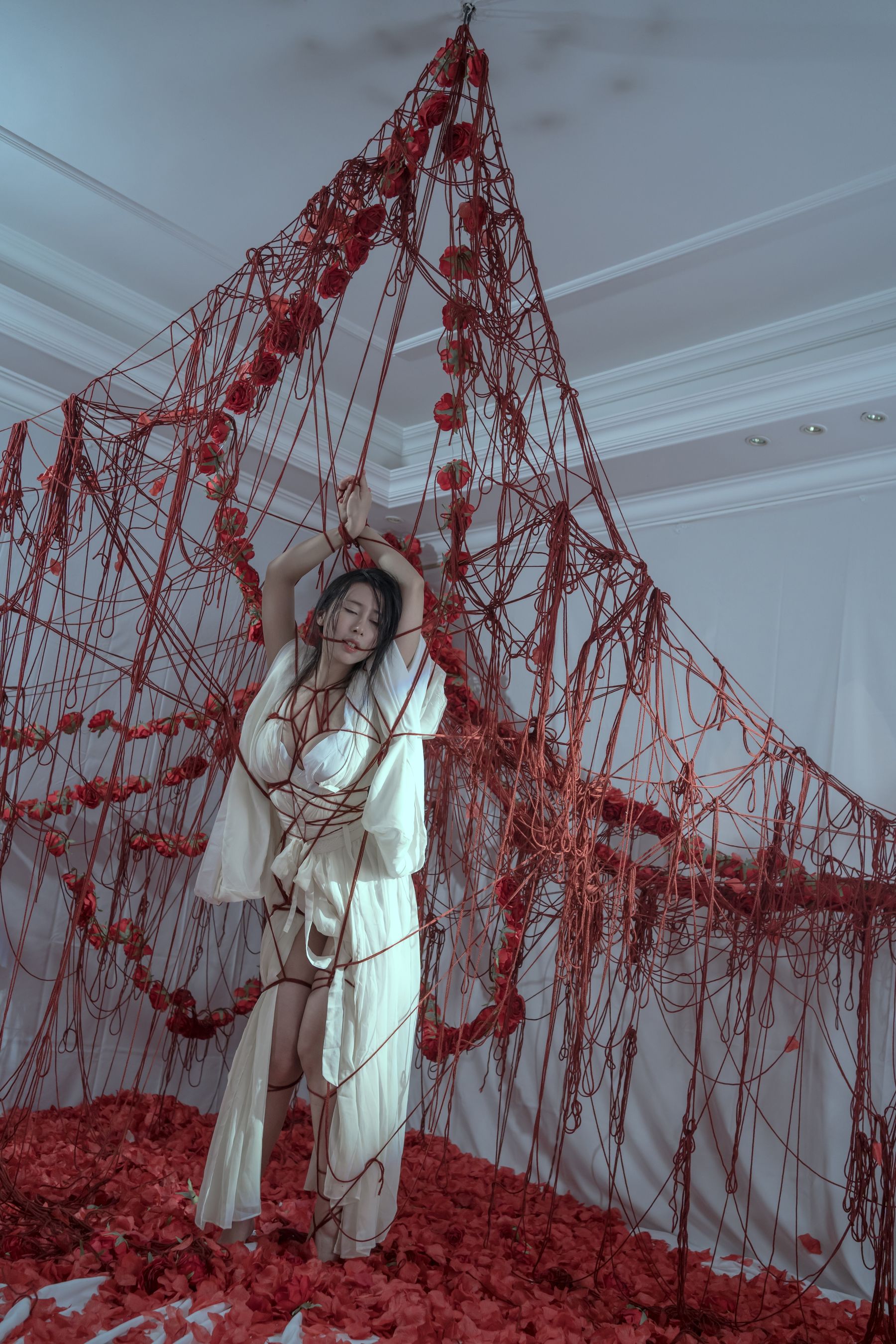 云溪溪 – 奶桃 囚鸟 [64P]