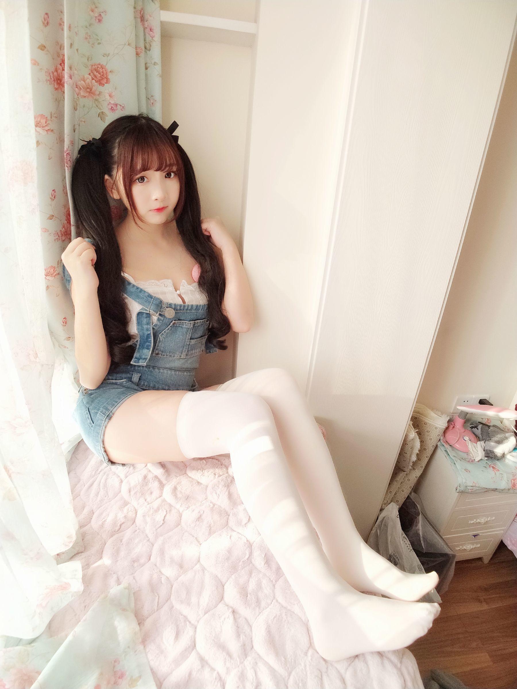 二次元美女古川kagura 牛仔吊带短裤 [40P]