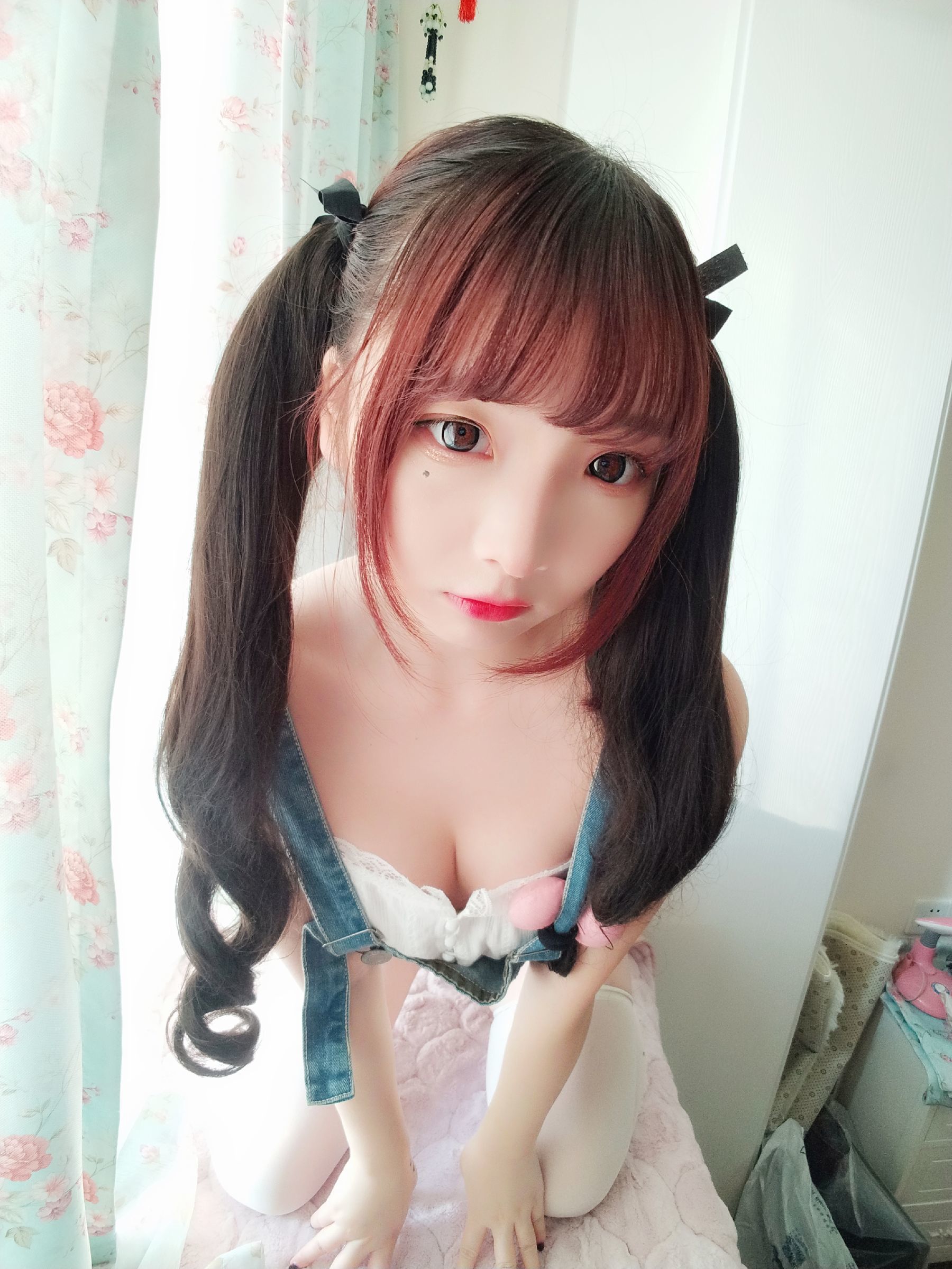 二次元美女古川kagura 牛仔吊带短裤 [40P]