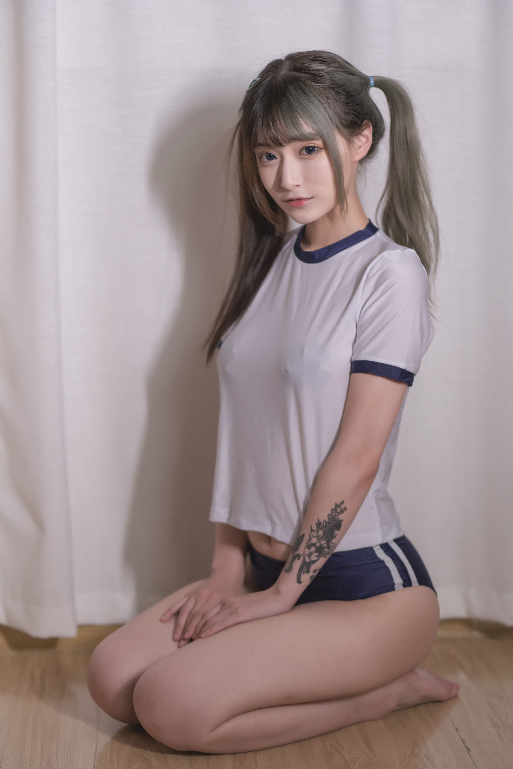 动漫博主铁板烧鬼舞w – 体操服 [18P]