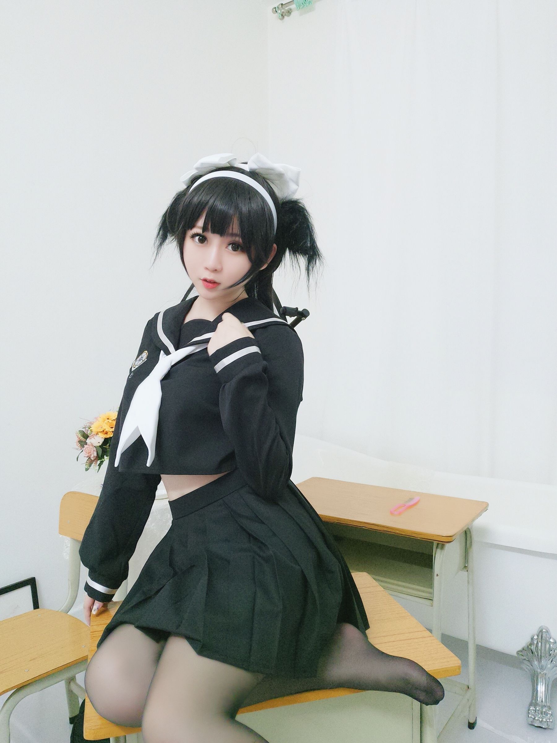 蜜桃少女是依酱呀 爱岩 [14P]