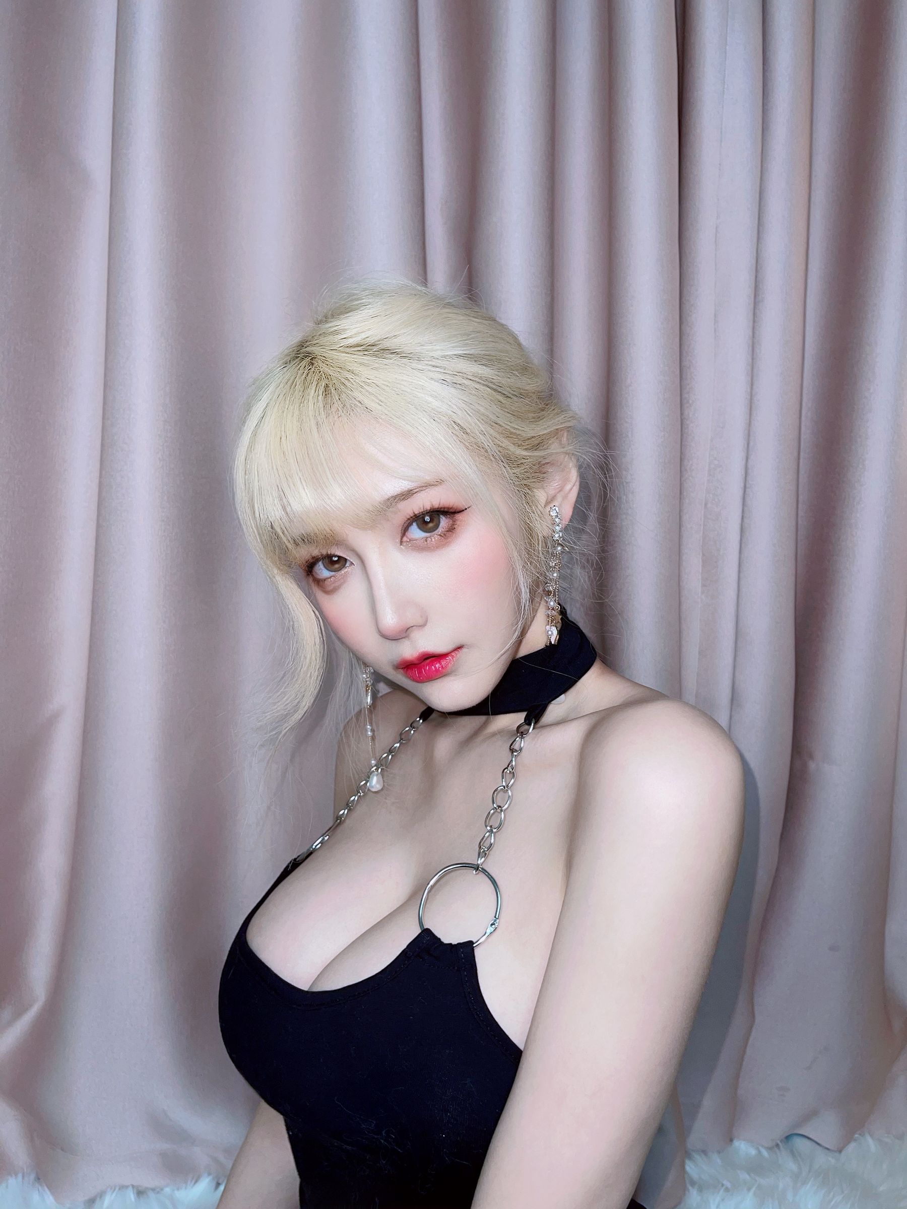 人气Coser啾小妍 – 金发芭比 [40P]