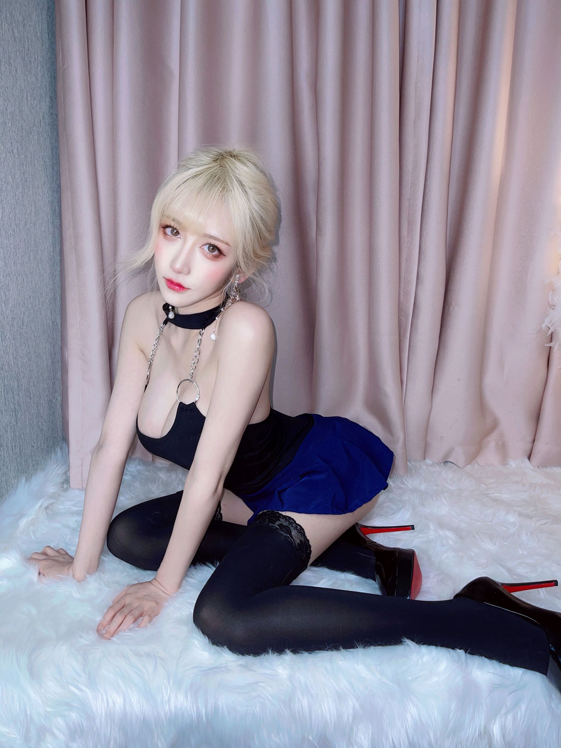 人气Coser啾小妍 – 金发芭比 [40P]