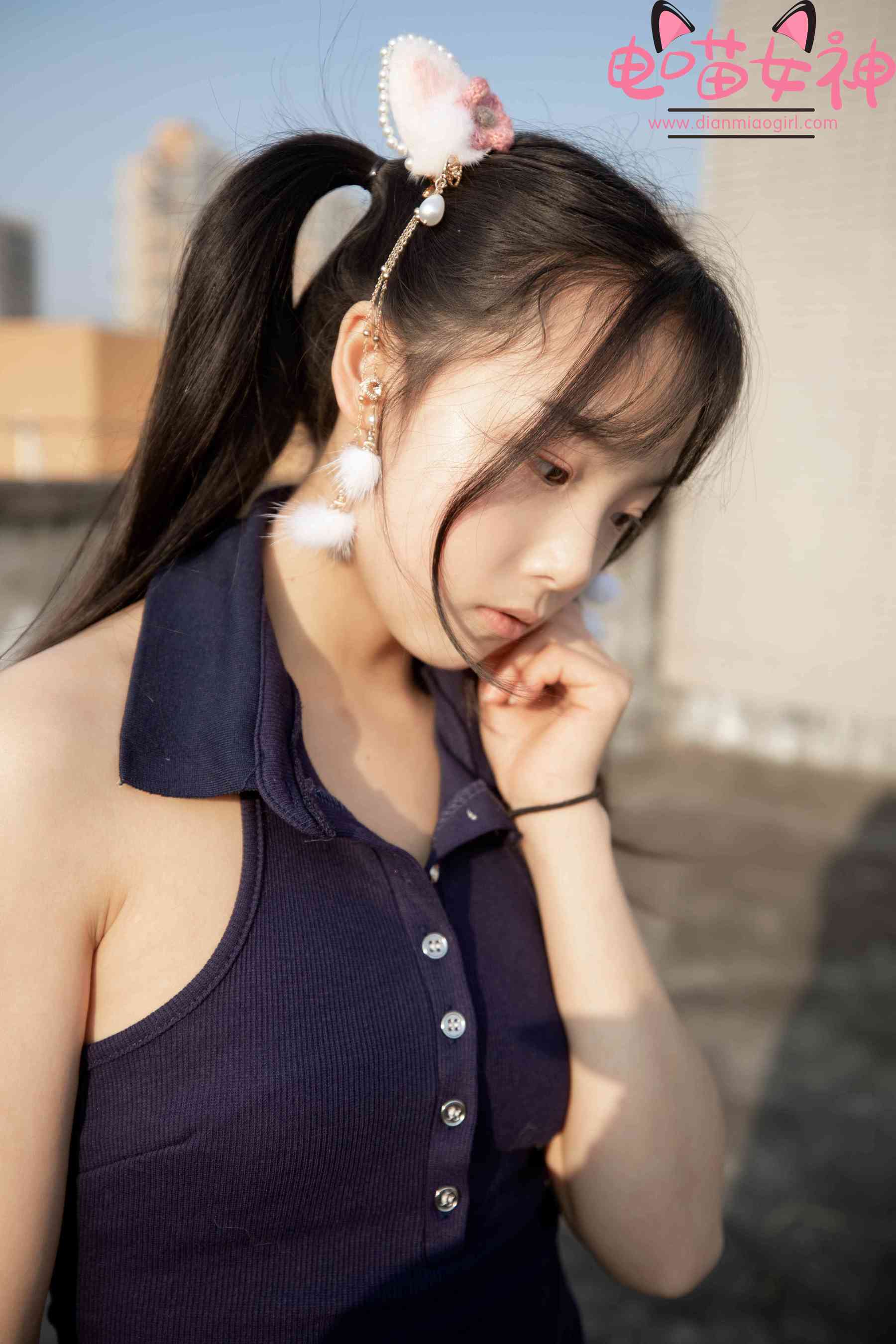 电喵女神 – 灵唯 天台 [77P]