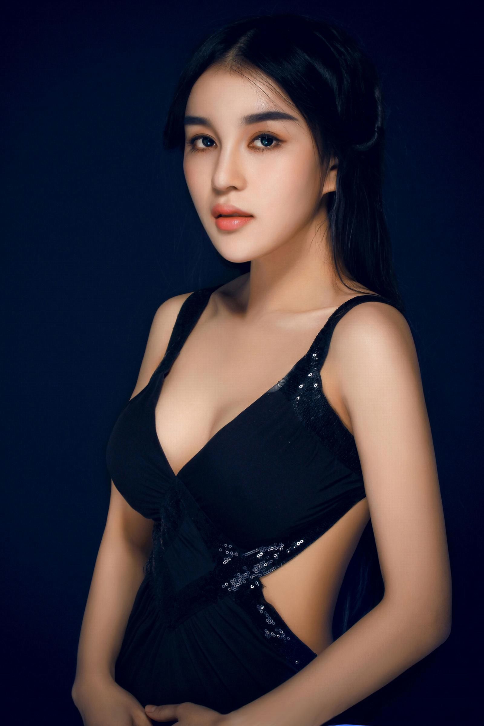 混血美女模特石一伊 棚拍图片 [45P]