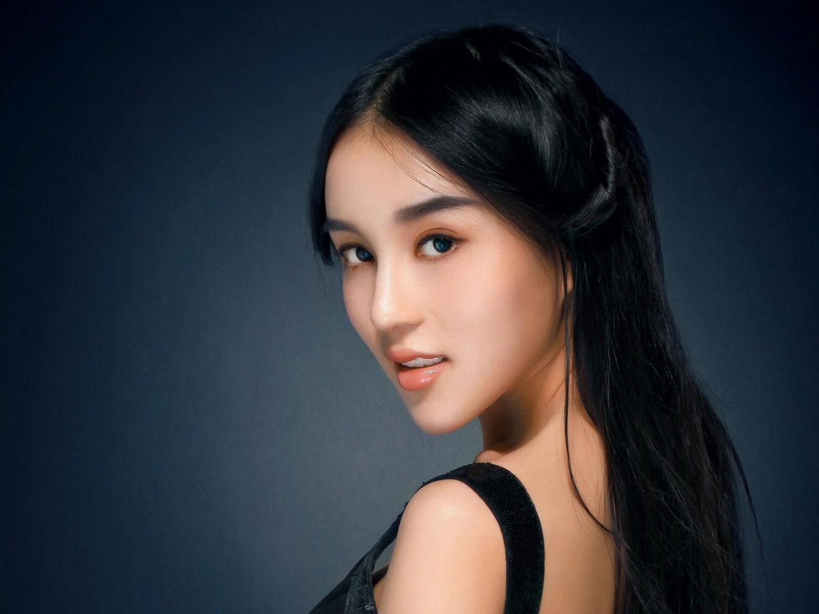 混血美女模特石一伊 棚拍图片 [45P]