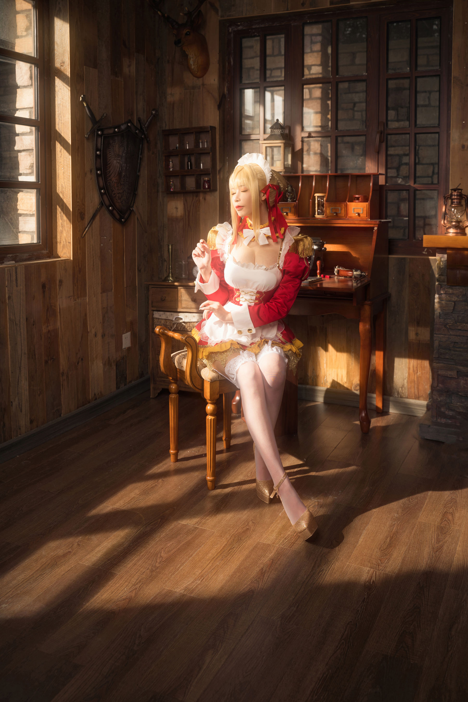 动漫博主爱老师_PhD – 尼禄YD女仆 [18P]