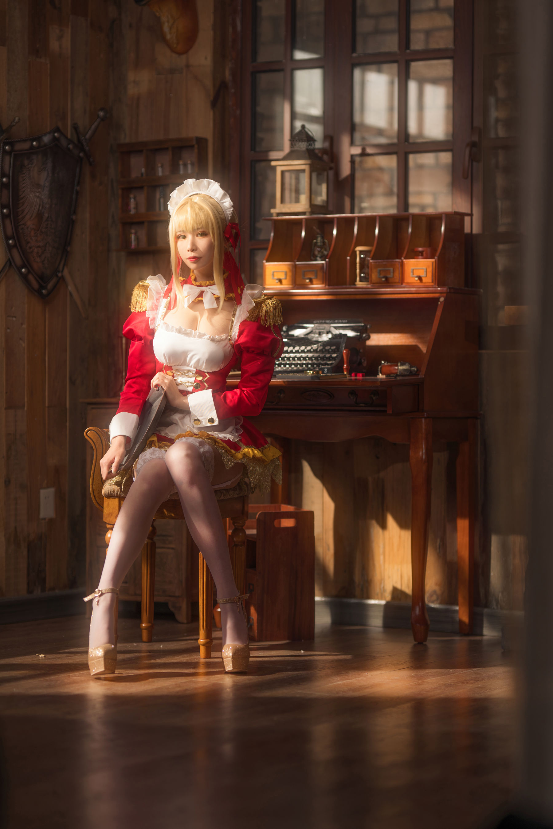 动漫博主爱老师_PhD – 尼禄YD女仆 [18P]