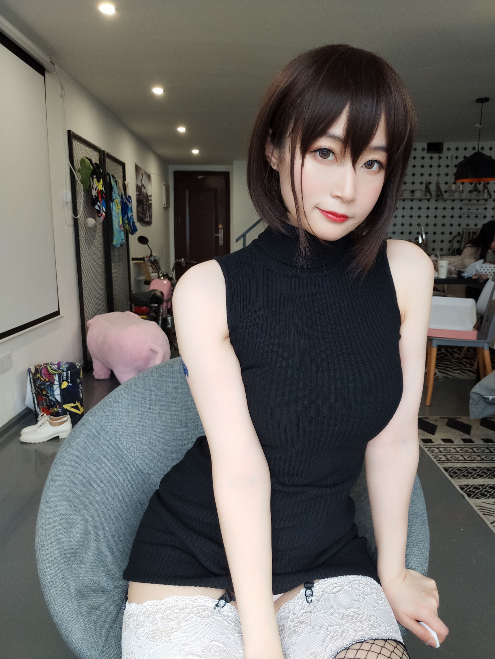 [萝莉COS] 白银 – 黑色包臀裙 [35P]