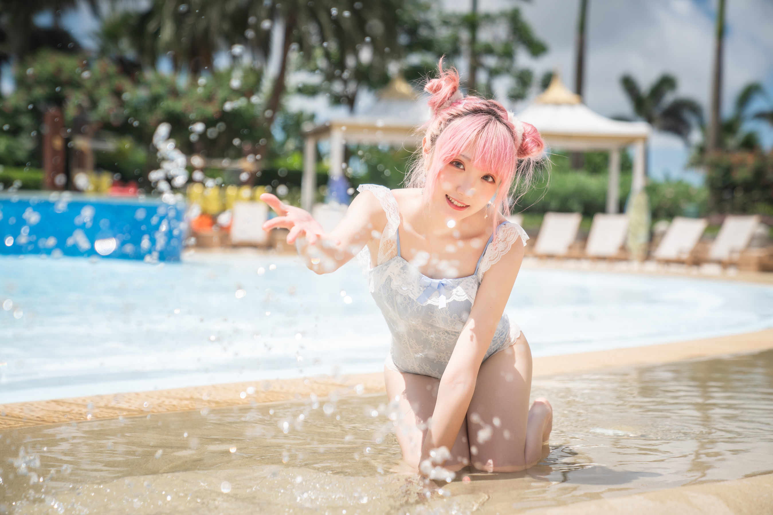 Coser瓜希酱福利 – 度假水着 [10P]