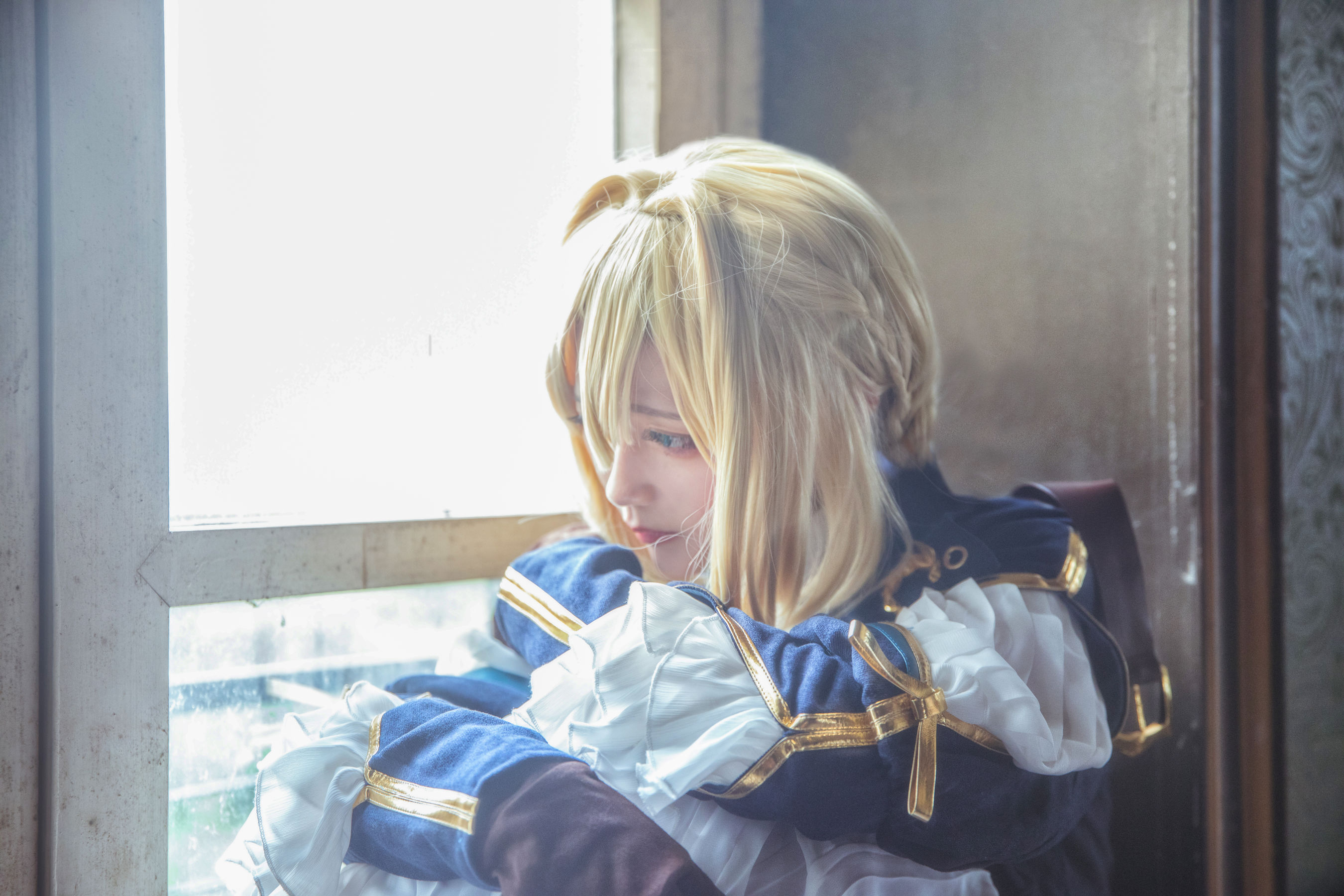 [Cosplay写真] 动漫博主弦音sic – 紫罗兰永恒花园 薇尔莉特・伊芙加登 [10P]