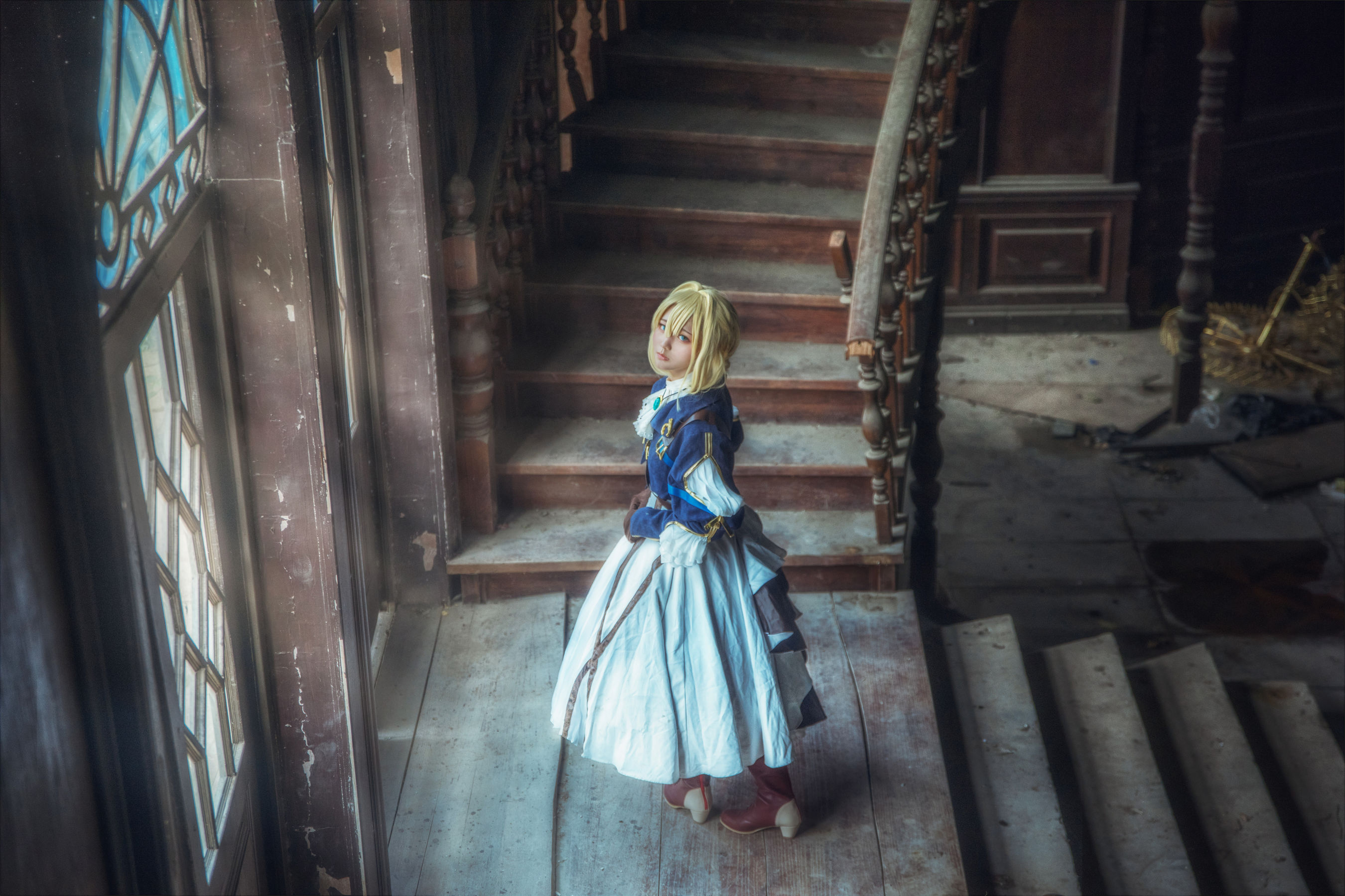 [Cosplay写真] 动漫博主弦音sic – 紫罗兰永恒花园 薇尔莉特・伊芙加登 [10P]